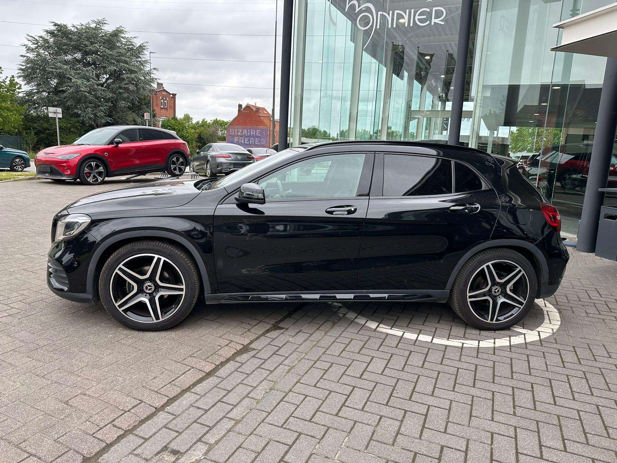 Mercedes-Benz GLA 180 GLA AMG LINE