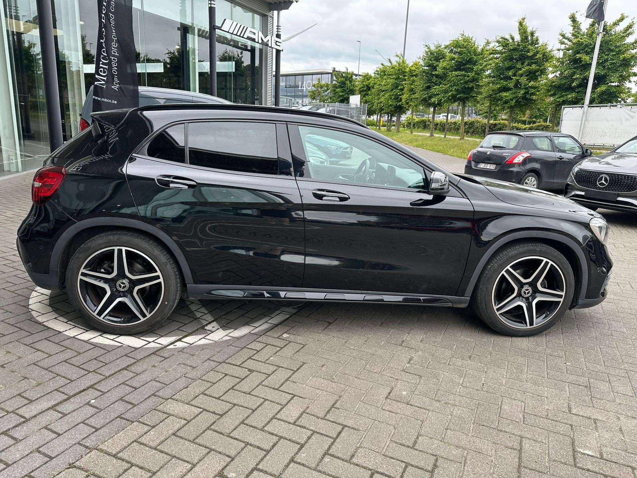 Mercedes-Benz GLA 180 GLA AMG LINE