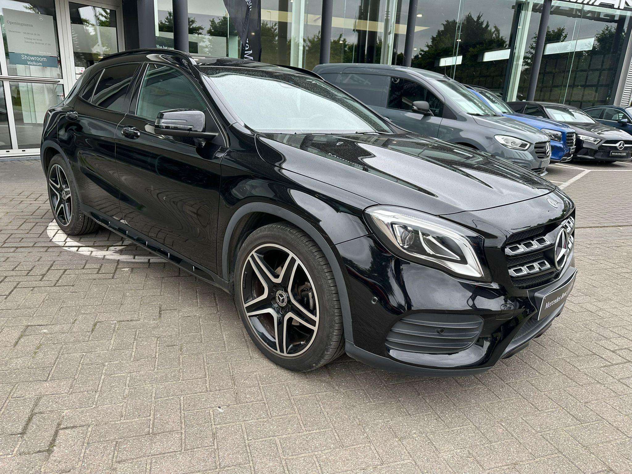 Mercedes-Benz GLA 180 GLA AMG LINE