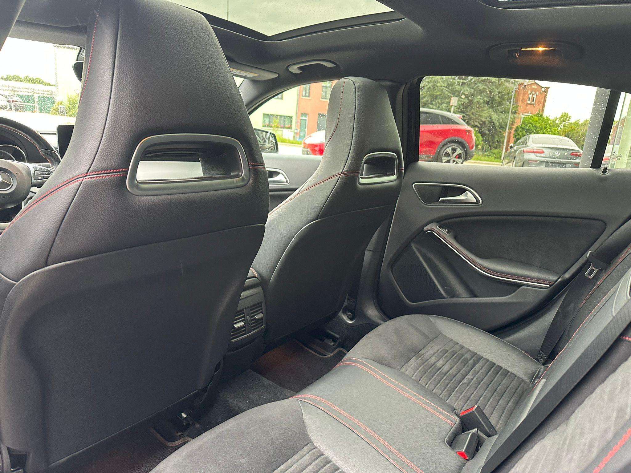 Mercedes-Benz GLA 180 GLA AMG LINE