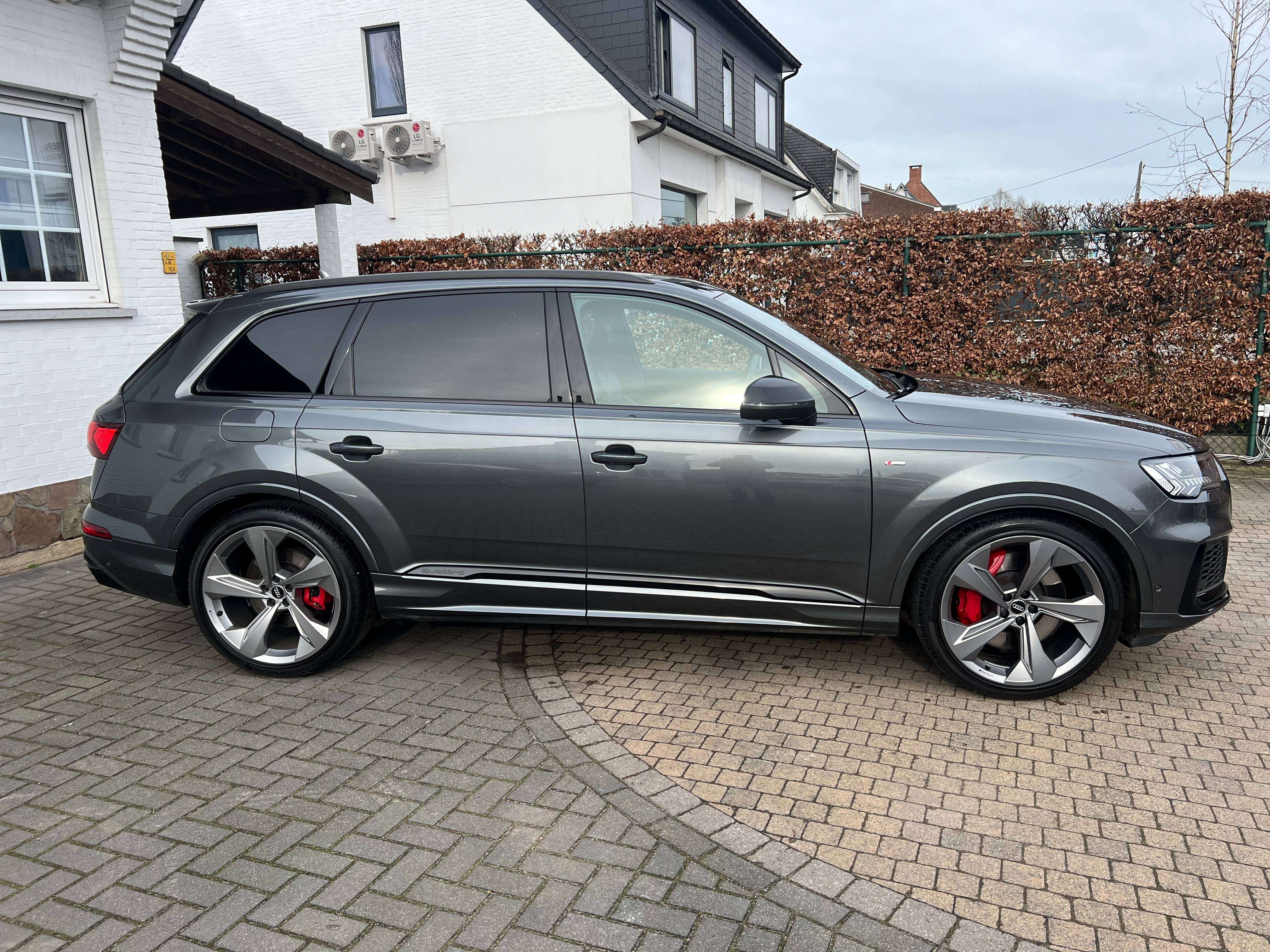 Audi Q7 60 TFSi e Quattro PHEV S line Tip./NP 119000 Euro