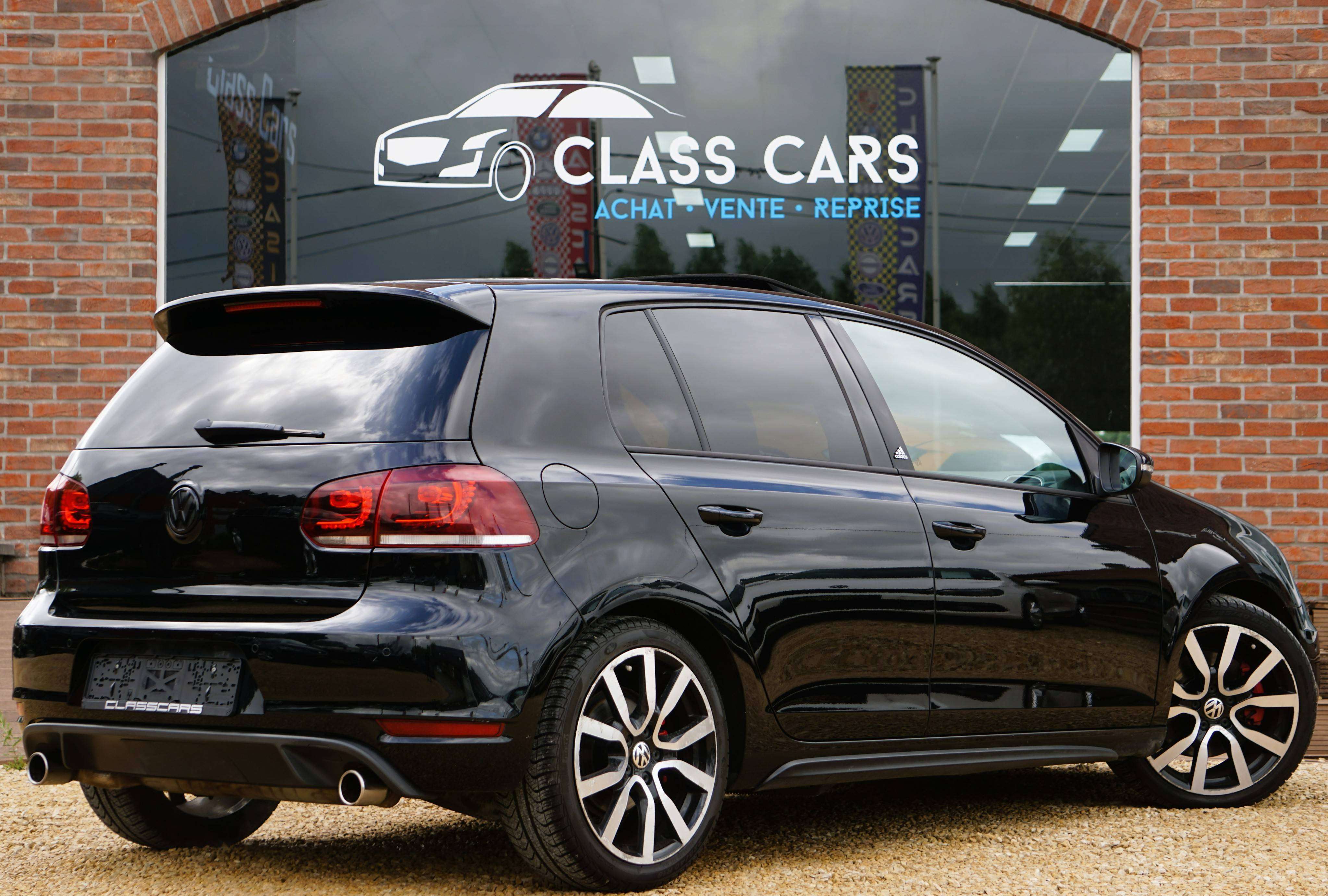 Volkswagen Golf GTI 2.0 TSI ADIDAS EDITION / DSG6 / BI-XENON / PDC / TOIT OUVRANT / CARNET COMPLET