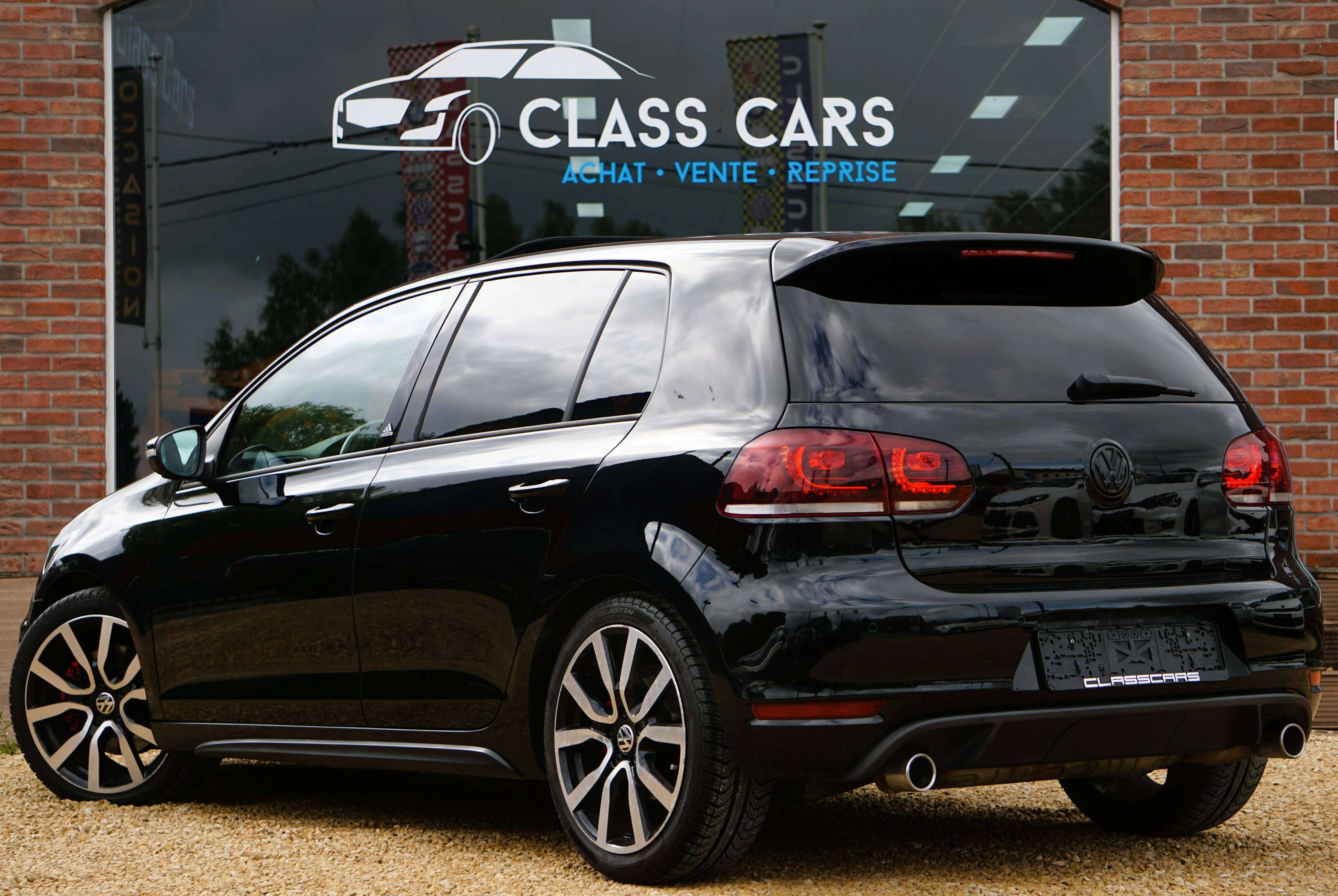 Volkswagen Golf GTI 2.0 TSI ADIDAS EDITION / DSG6 / BI-XENON / PDC / TOIT OUVRANT / CARNET COMPLET