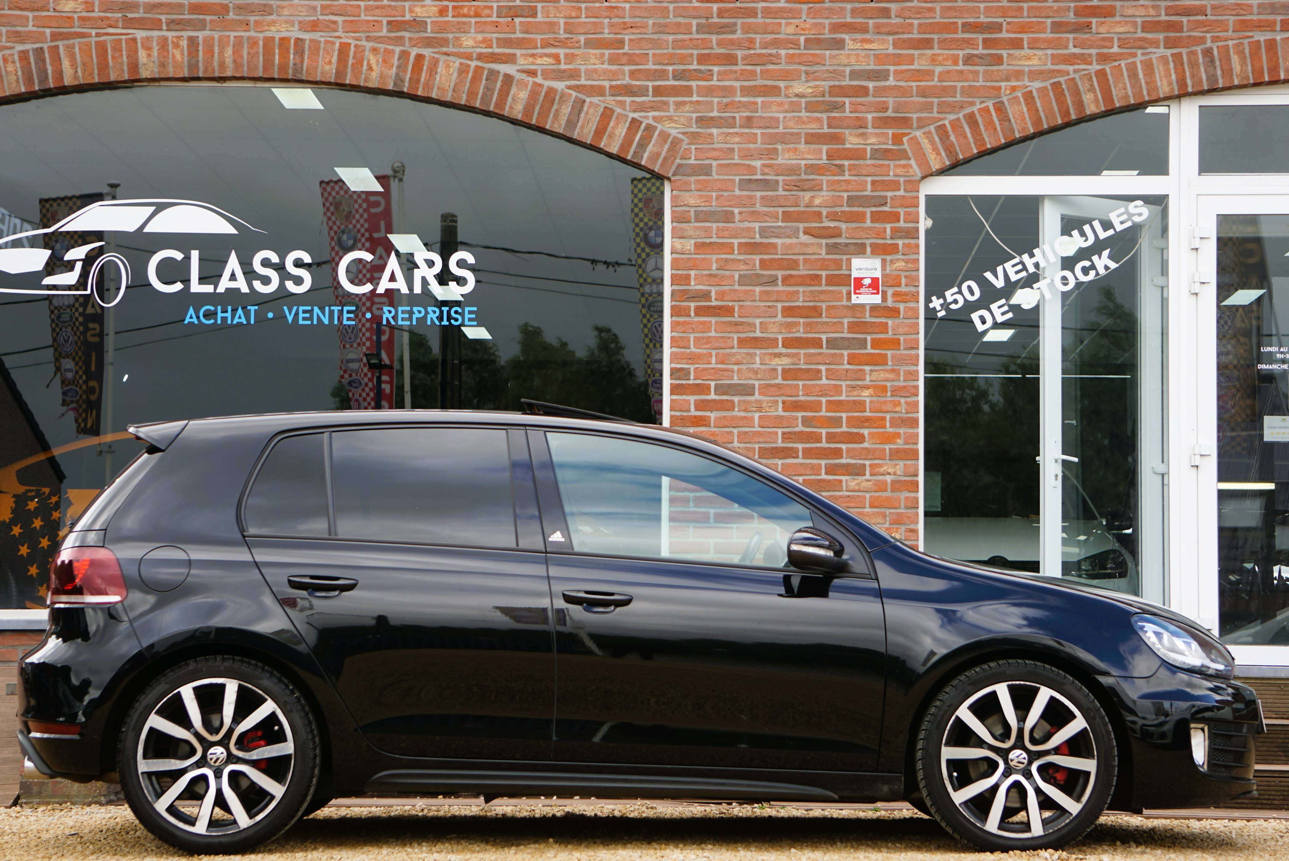 Volkswagen Golf GTI 2.0 TSI ADIDAS EDITION / DSG6 / BI-XENON / PDC / TOIT OUVRANT / CARNET COMPLET