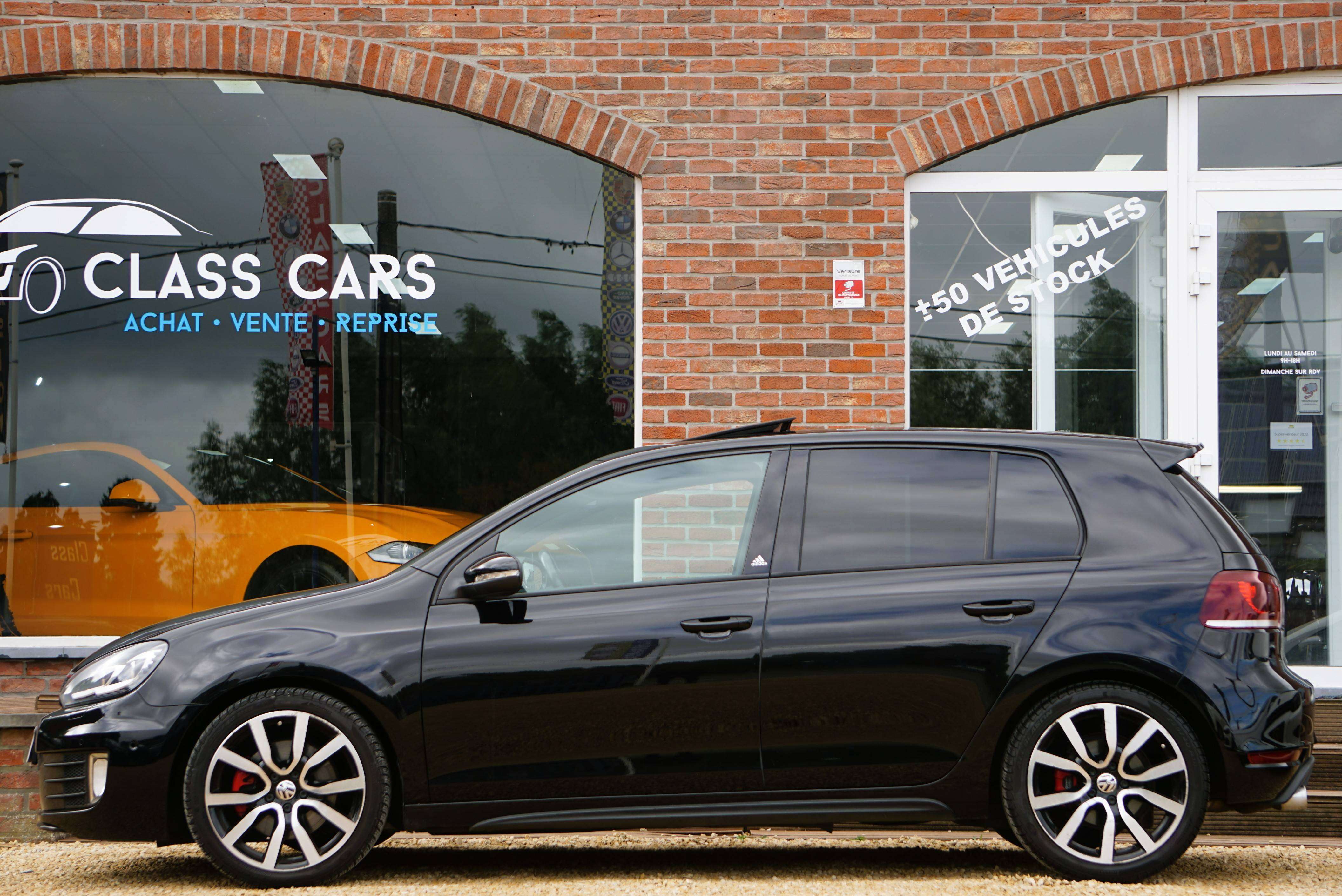 Volkswagen Golf GTI 2.0 TSI ADIDAS EDITION / DSG6 / BI-XENON / PDC / TOIT OUVRANT / CARNET COMPLET