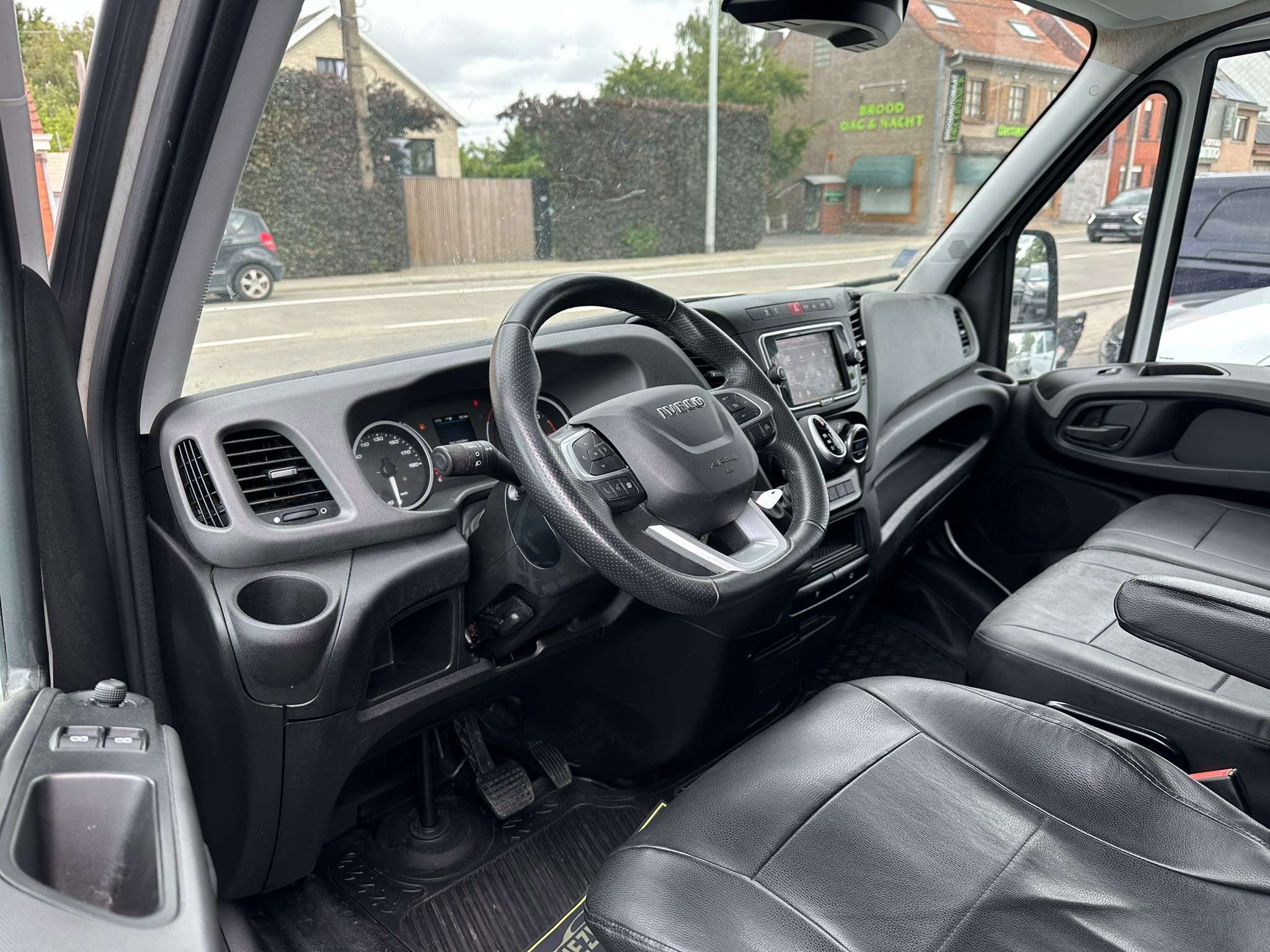 Iveco Daily 35C17SV 3.0 Turbo Hi-Matic (3520L)