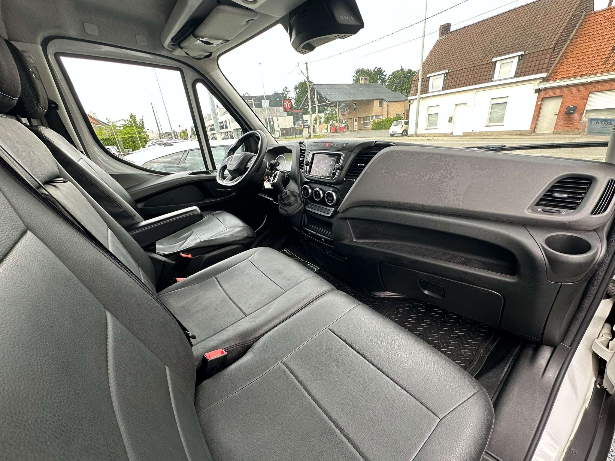 Iveco Daily 35C17SV 3.0 Turbo Hi-Matic (3520L)