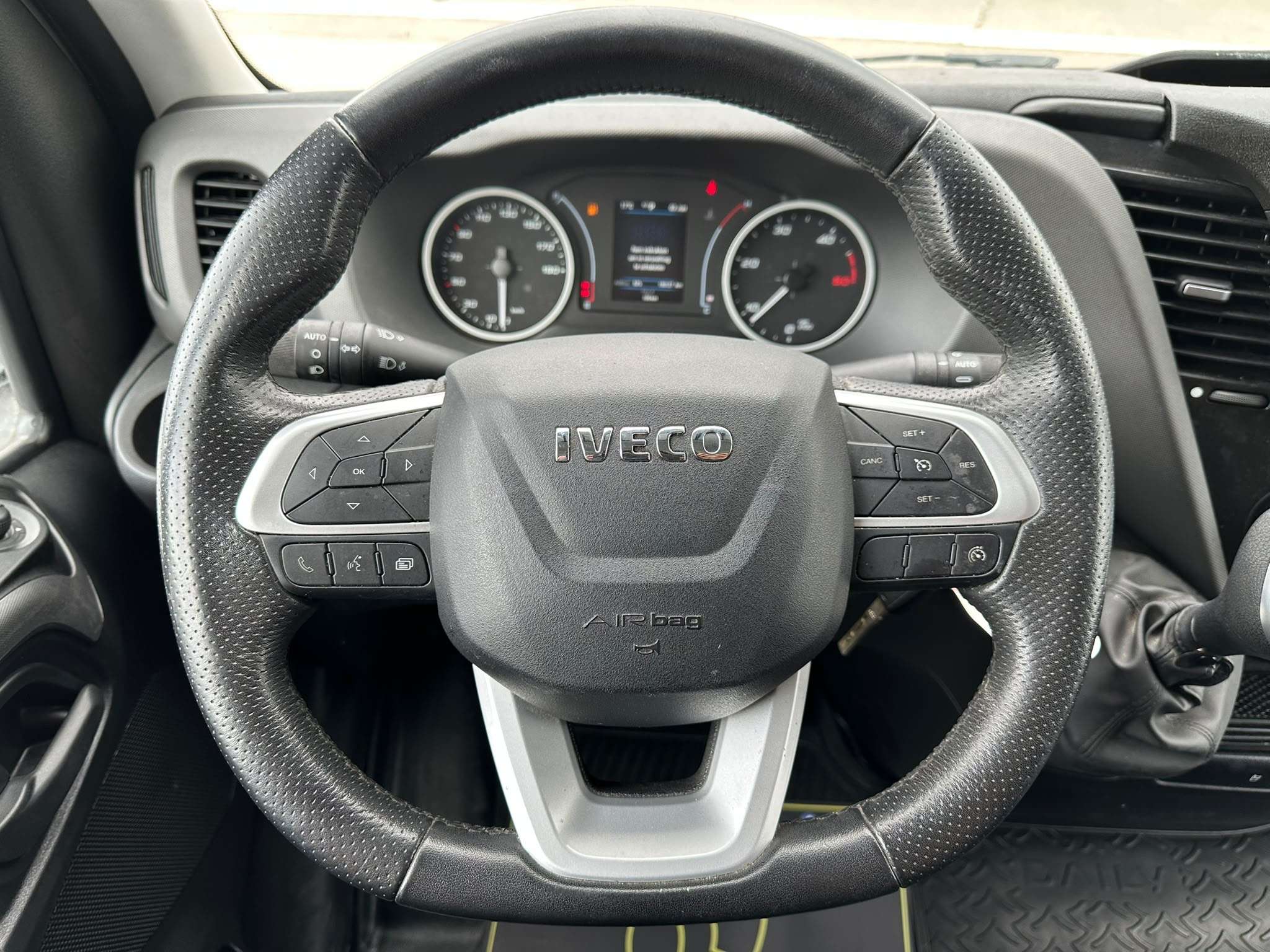 Iveco Daily 35C17SV 3.0 Turbo Hi-Matic (3520L)