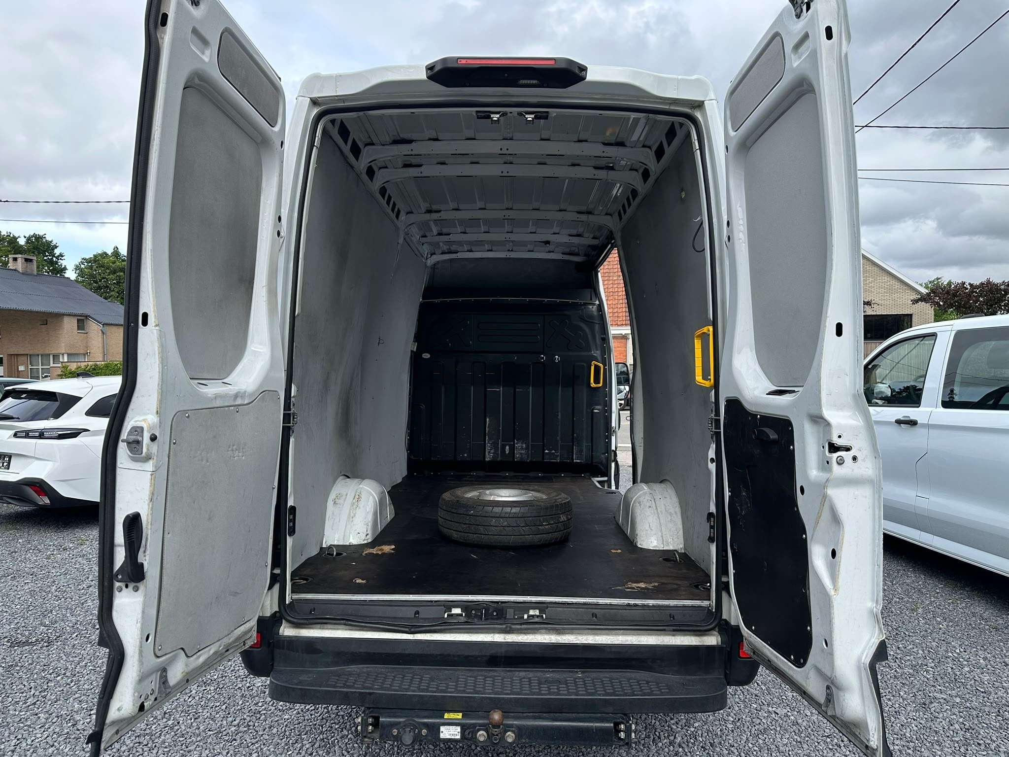 Iveco Daily 35C17SV 3.0 Turbo Hi-Matic (3520L)