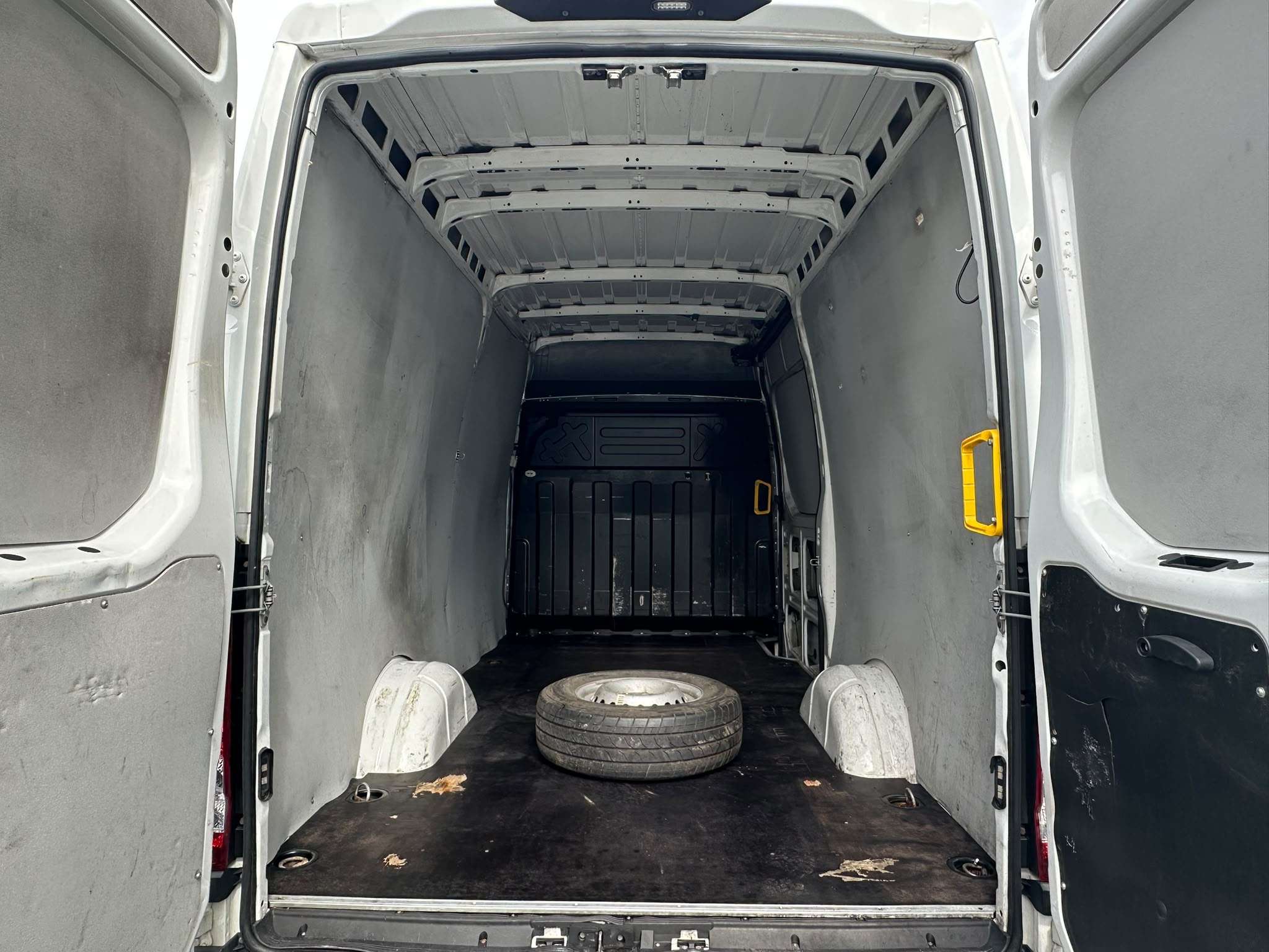 Iveco Daily 35C17SV 3.0 Turbo Hi-Matic (3520L)