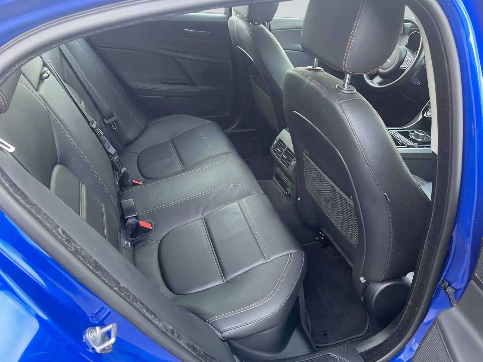 Jaguar XE 2.0 D Prestige // CUIR // GPS // CAMERA // GARANTIE