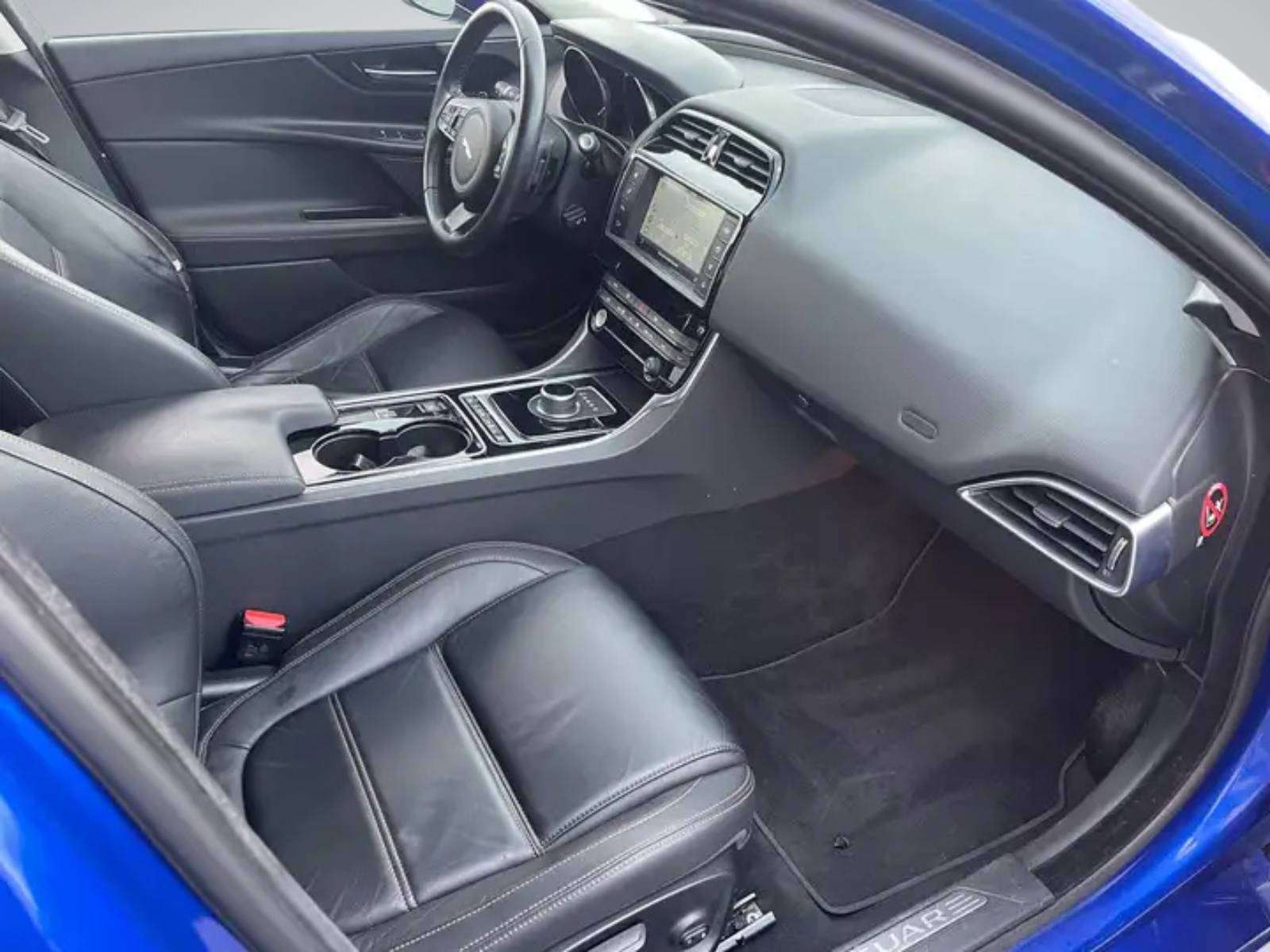 Jaguar XE 2.0 D Prestige // CUIR // GPS // CAMERA // GARANTIE