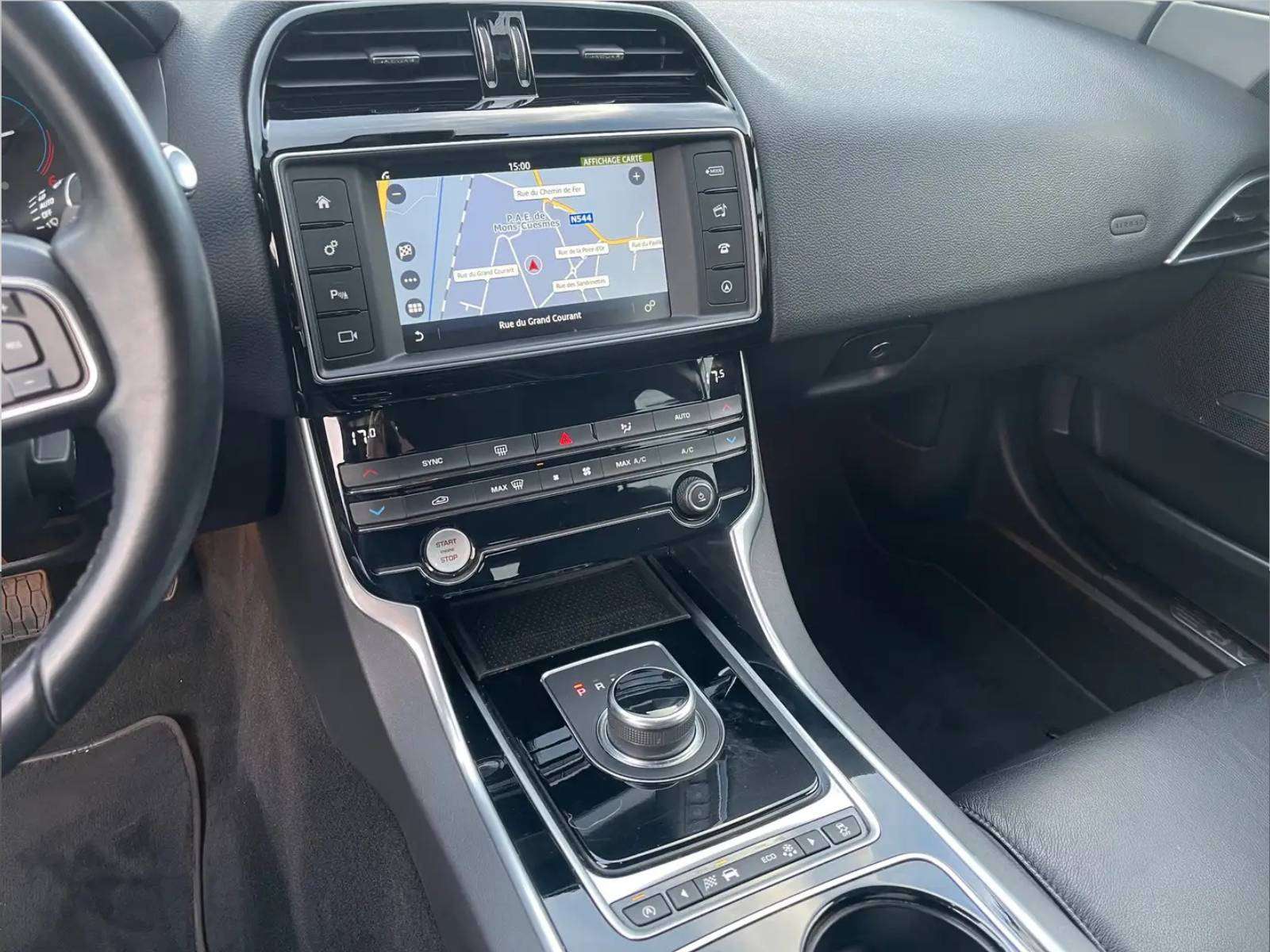Jaguar XE 2.0 D Prestige // CUIR // GPS // CAMERA // GARANTIE