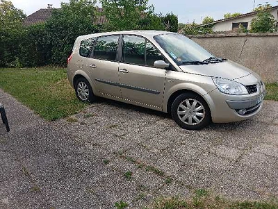 Renault Grand Scenic II (2) 1.9 DCI 130 DYNAMIQUE 5PL