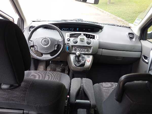 Renault Grand Scenic II (2) 1.9 DCI 130 DYNAMIQUE 5PL