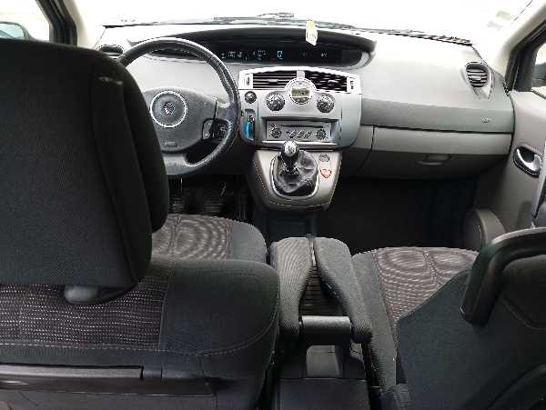 Renault Grand Scenic II (2) 1.9 DCI 130 DYNAMIQUE 5PL