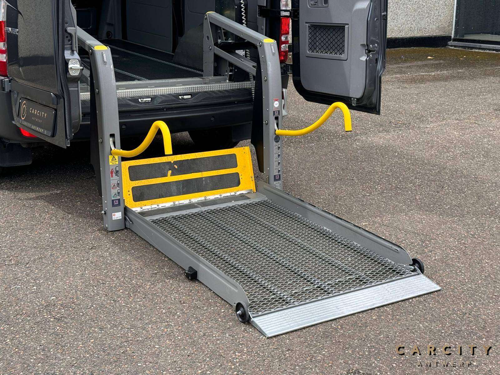 Mercedes-Benz Sprinter Sprinter 316 CDI Bluetec. | AANGEPAST VOOR MINDERVALIDEN MET LIFTSYSTEEM | PISTONS UITSTEKENDE STAAT | NAVI | AUTOMAAT |