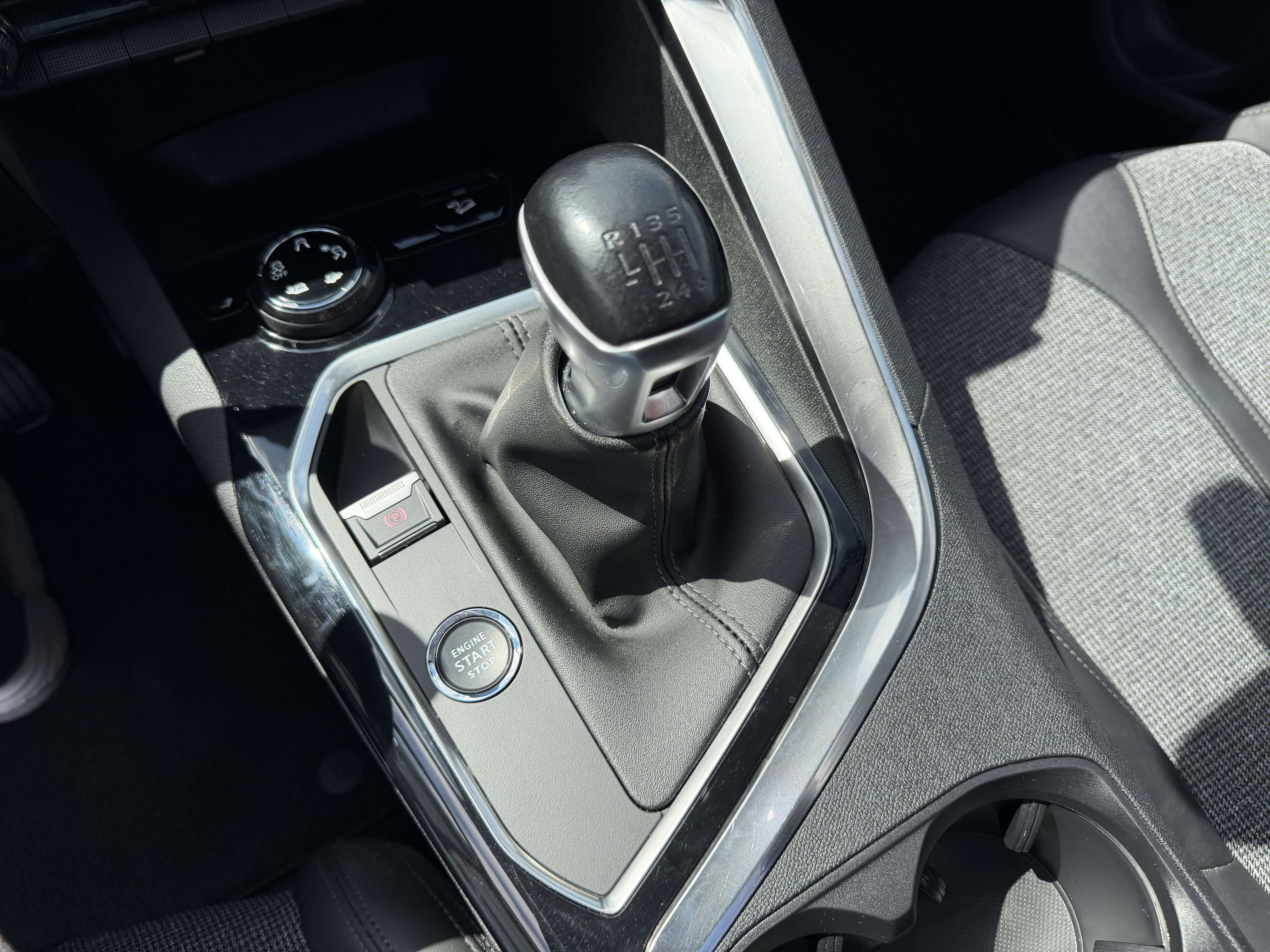 Peugeot 3008 1.5 BlueHDi - Toit Panoramique - Navigation - Camé