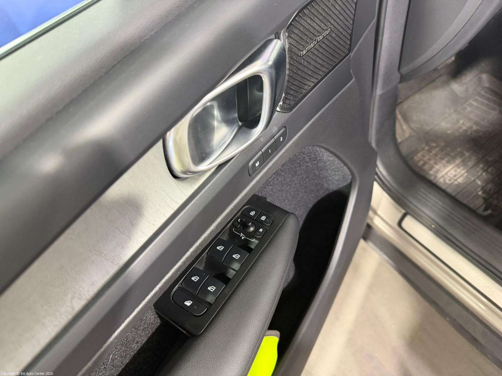 Volvo XC40 T3 INSCRIPTION | HARMAN KARDON | TOIT OUVRANT