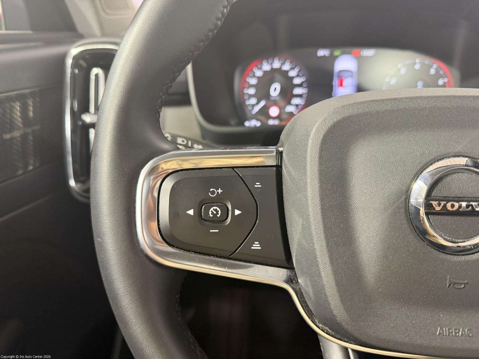 Volvo XC40 T3 INSCRIPTION | HARMAN KARDON | TOIT OUVRANT