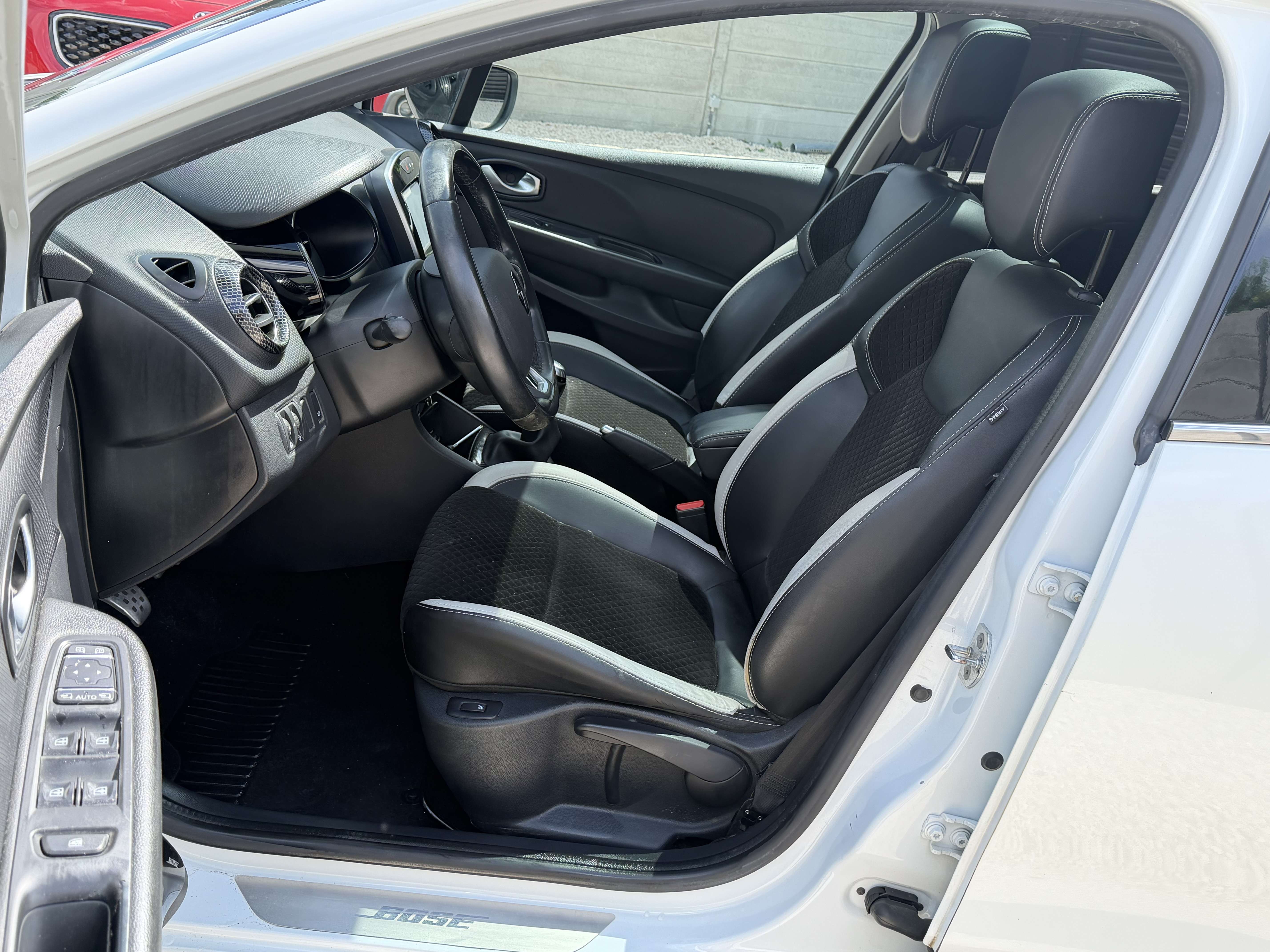 Renault Clio Clio 1.5 dCi Energy Bose Edition • TOIT PANO • FULL LED ° CUIR ° NAVI ° CAMERA ° EURO 6B