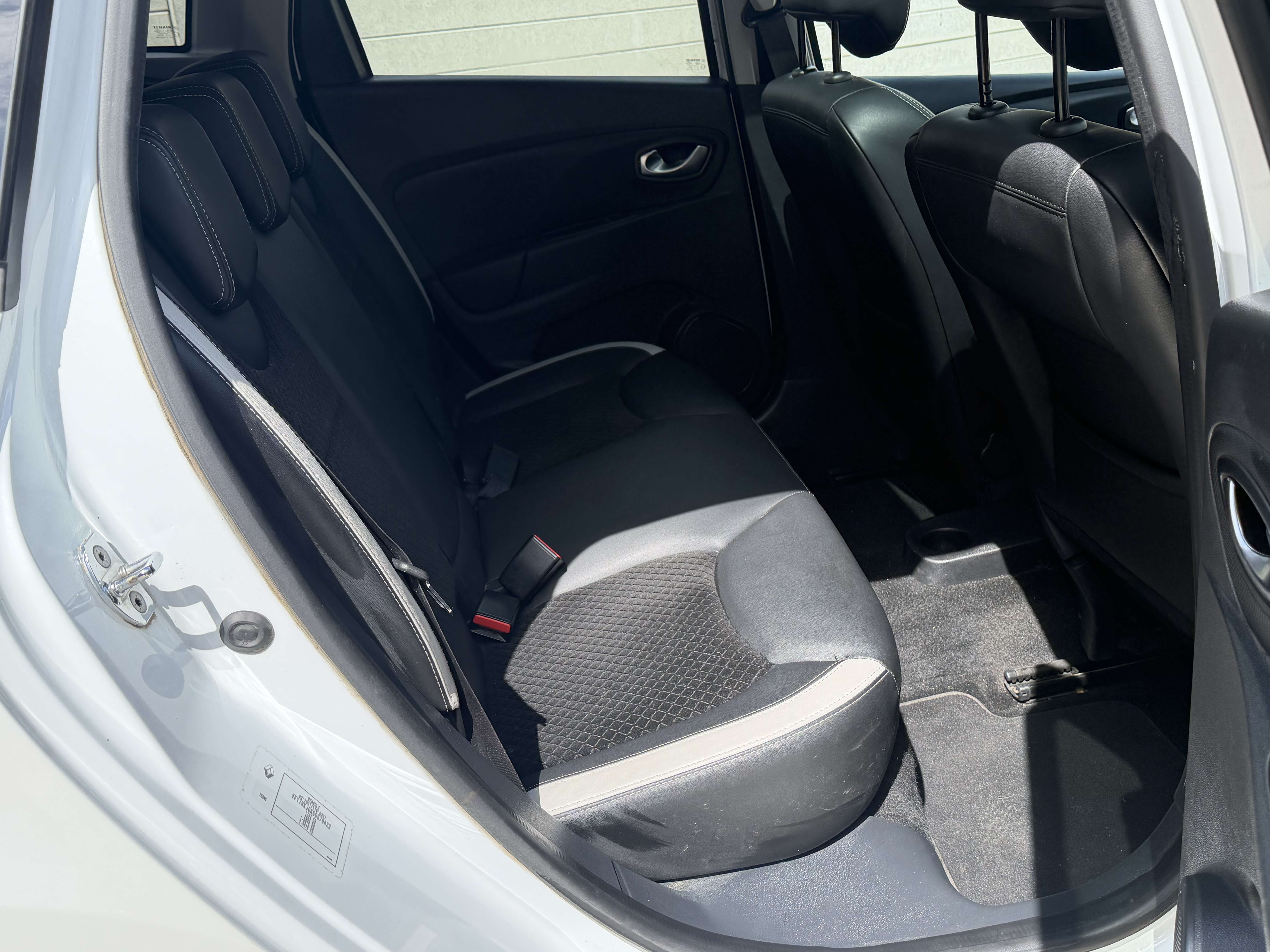 Renault Clio Clio 1.5 dCi Energy Bose Edition • TOIT PANO • FULL LED ° CUIR ° NAVI ° CAMERA ° EURO 6B