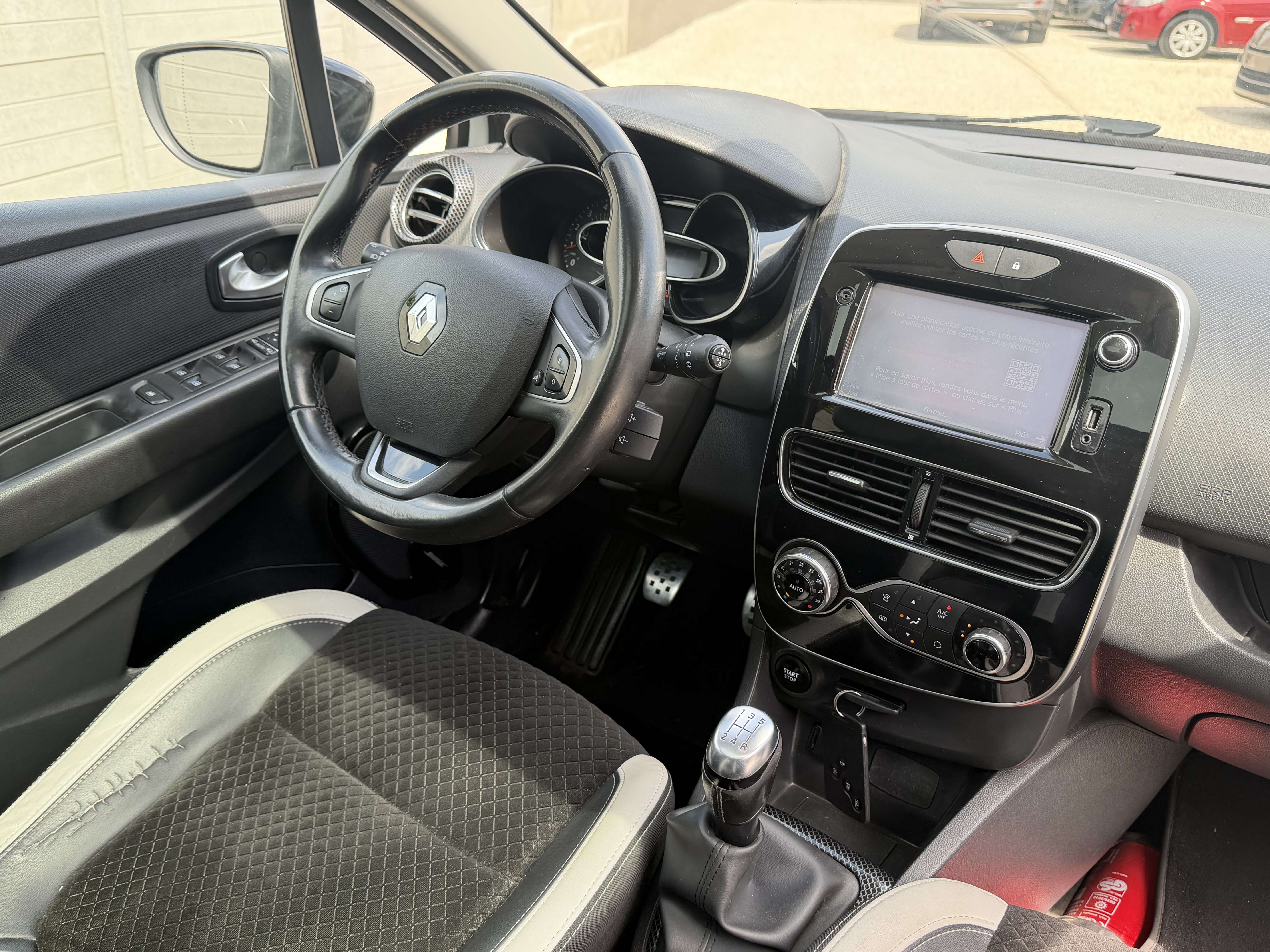 Renault Clio Clio 1.5 dCi Energy Bose Edition • TOIT PANO • FULL LED ° CUIR ° NAVI ° CAMERA ° EURO 6B