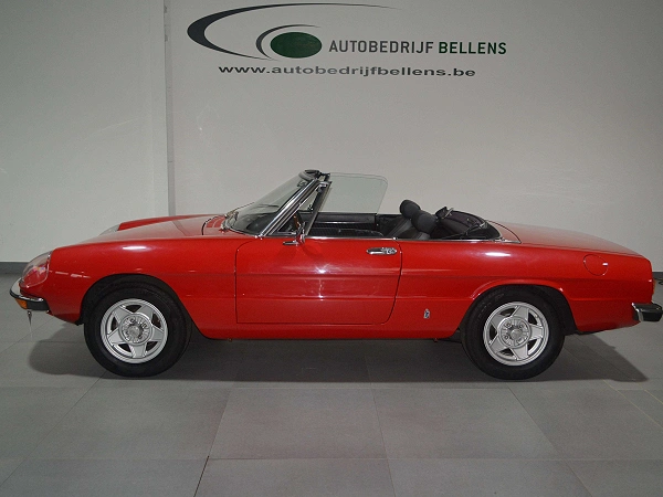 Alfa Romeo Spider 2.0 L SPIDER / BODY OFF GERESTAUREERD / NIEUWSTAAT
