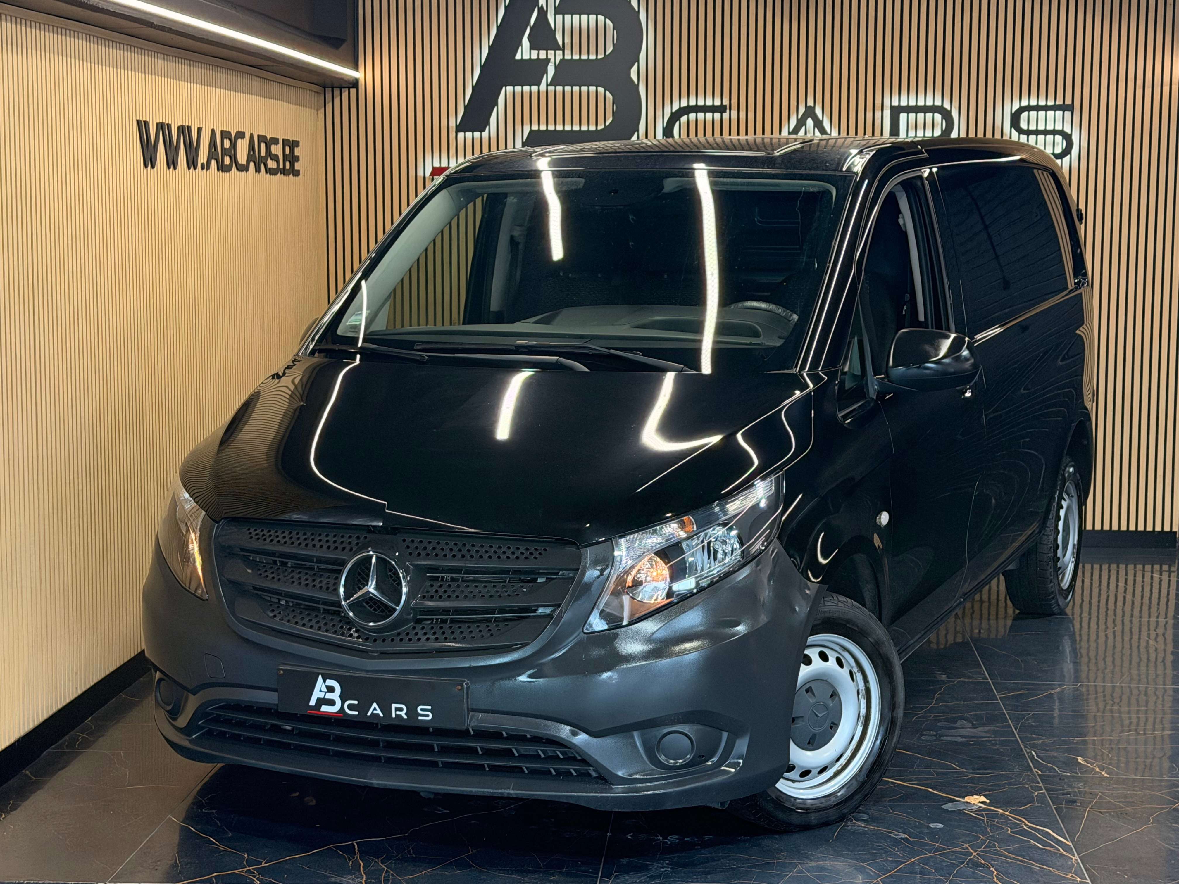 Mercedes-Benz Vito 1.7 * UTILITAIRE 3 PLACES * GAR 12 MOIS * 1ER PROP *