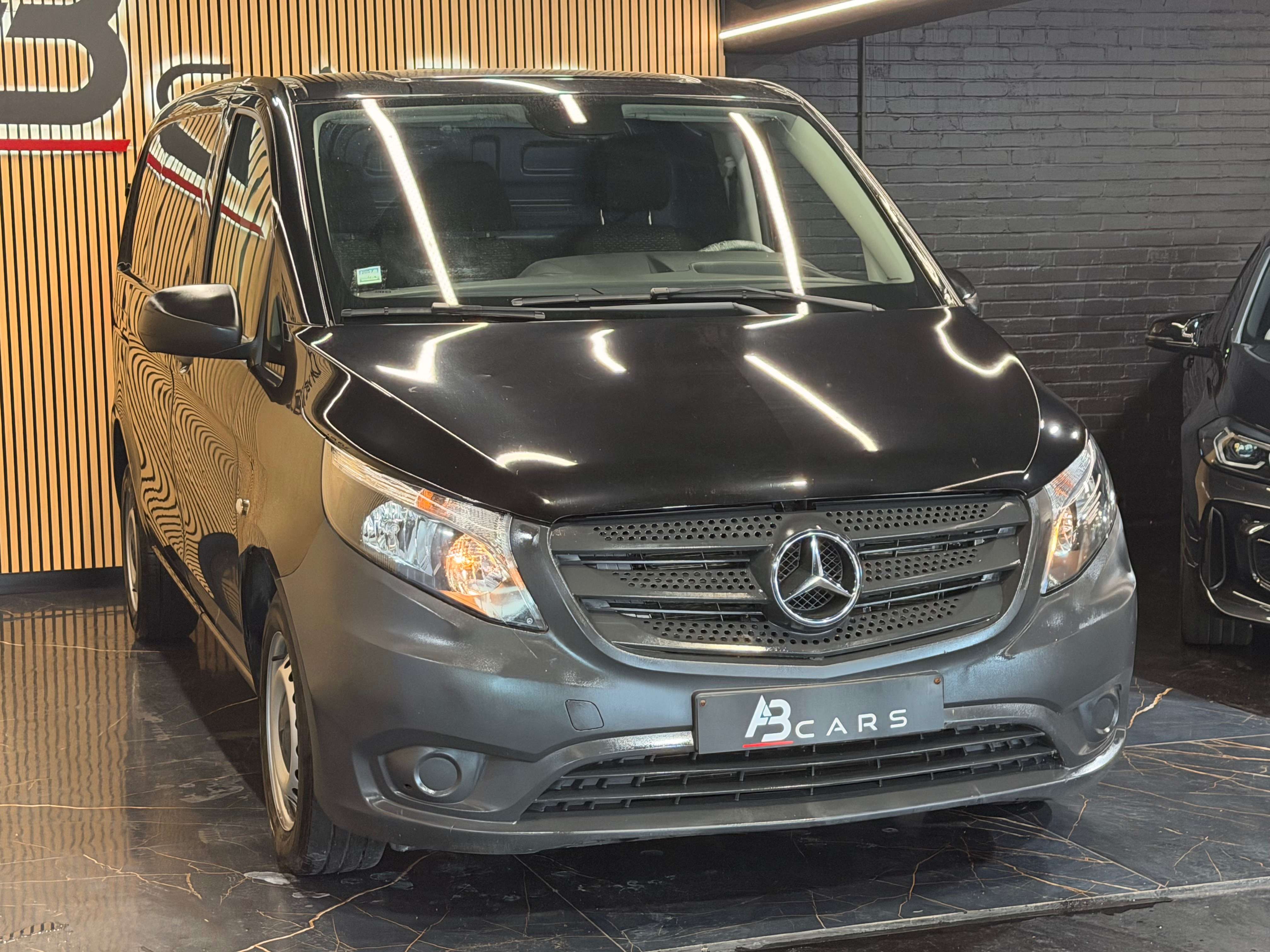 Mercedes-Benz Vito 1.7 * UTILITAIRE 3 PLACES * GAR 12 MOIS * 1ER PROP *