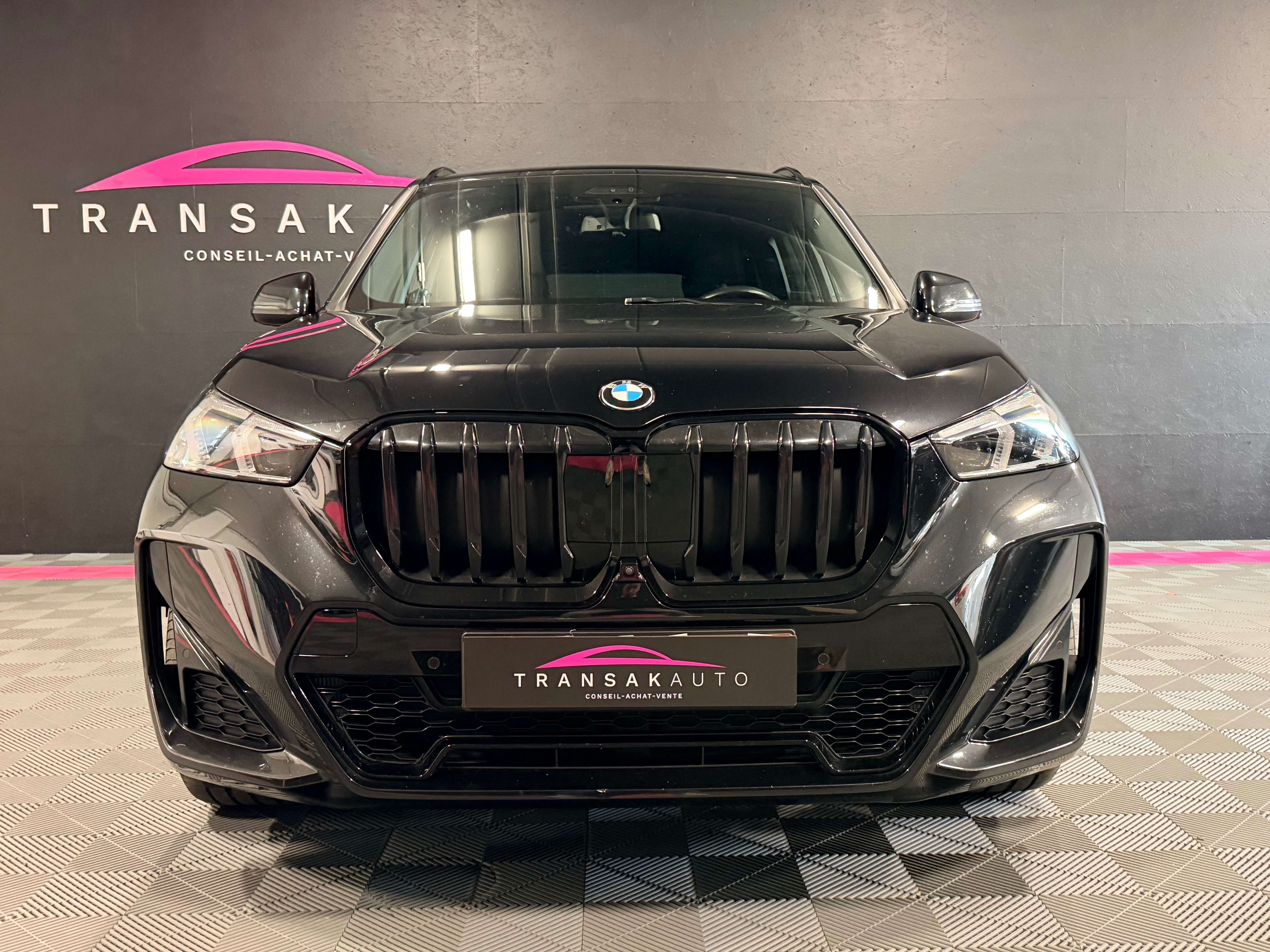 BMW X1 sDrive20i MHEV Pack M — HUD — Harman Kardon — Caméra 360 — Jantes 20