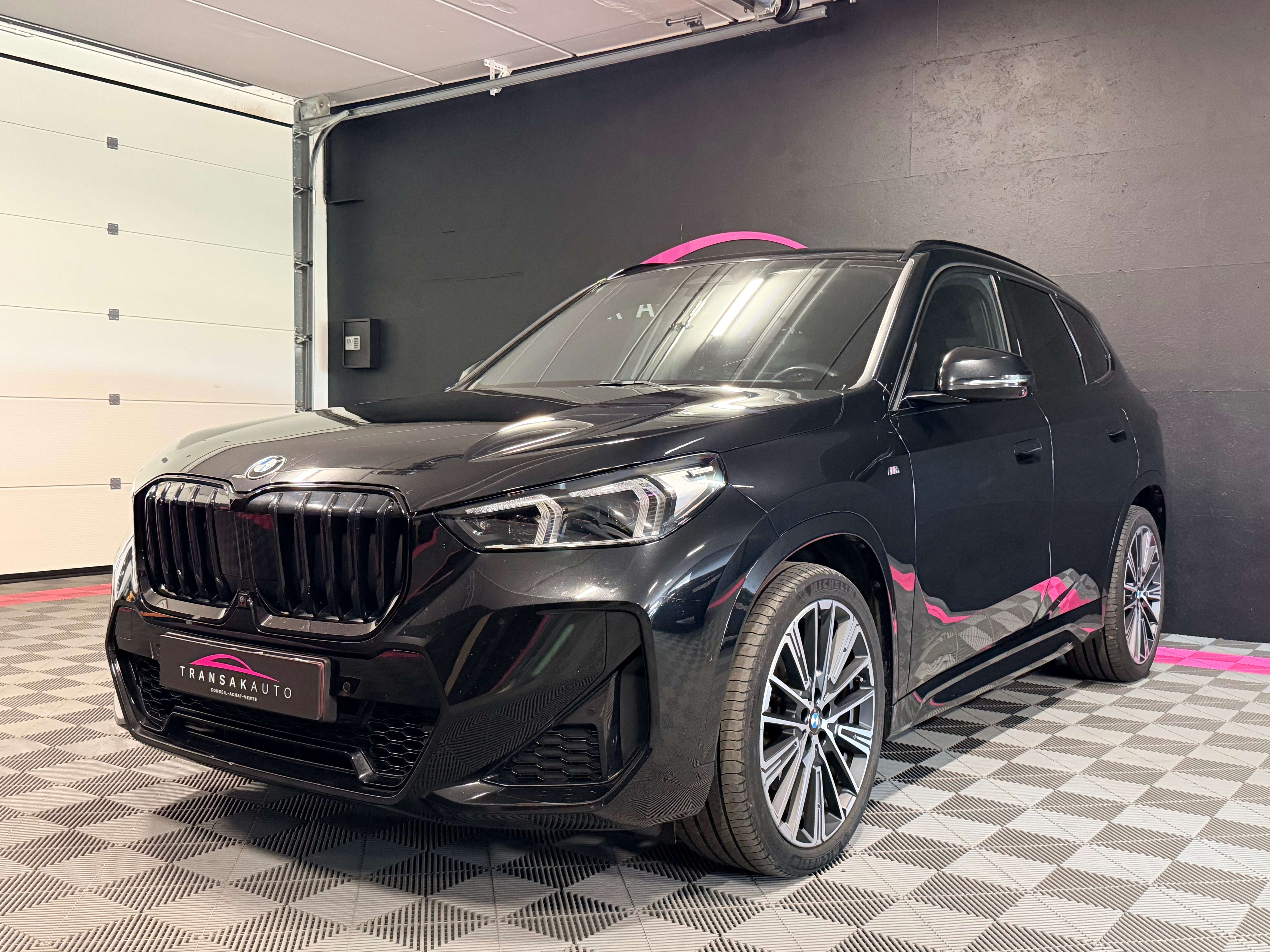 BMW X1 sDrive20i MHEV Pack M — HUD — Harman Kardon — Caméra 360 — Jantes 20