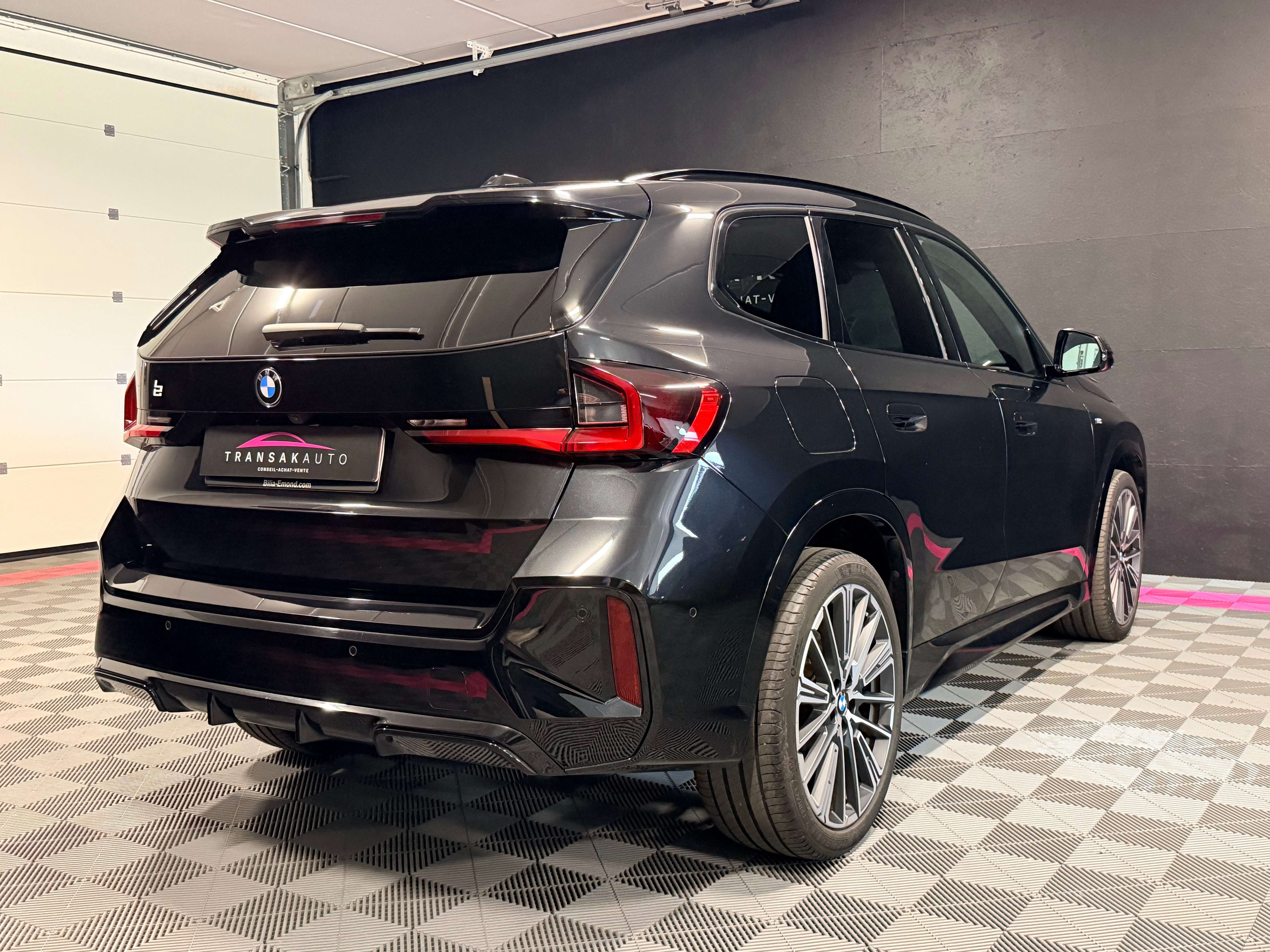 BMW X1 sDrive20i MHEV Pack M — HUD — Harman Kardon — Caméra 360 — Jantes 20