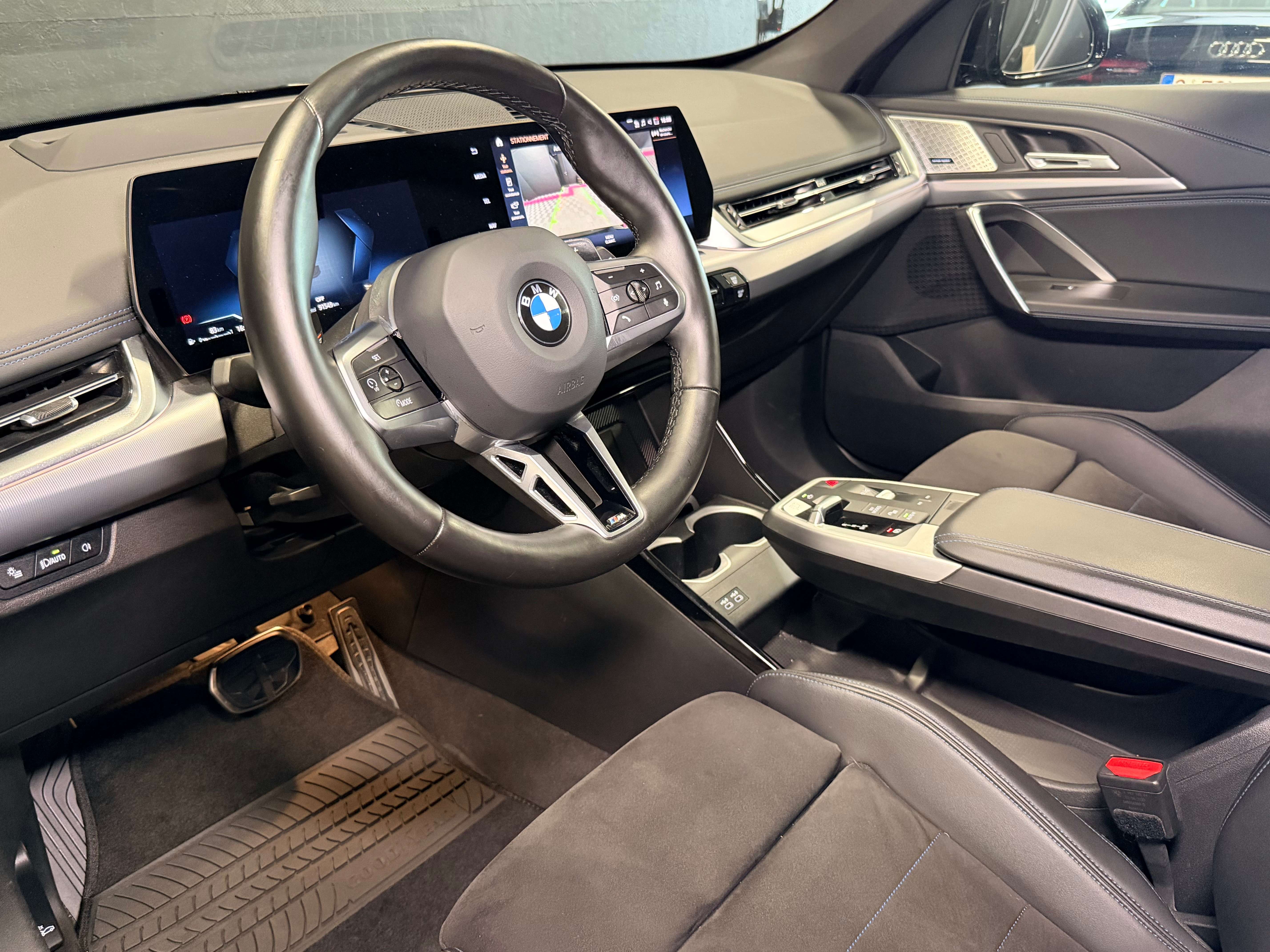 BMW X1 sDrive20i MHEV Pack M — HUD — Harman Kardon — Caméra 360 — Jantes 20