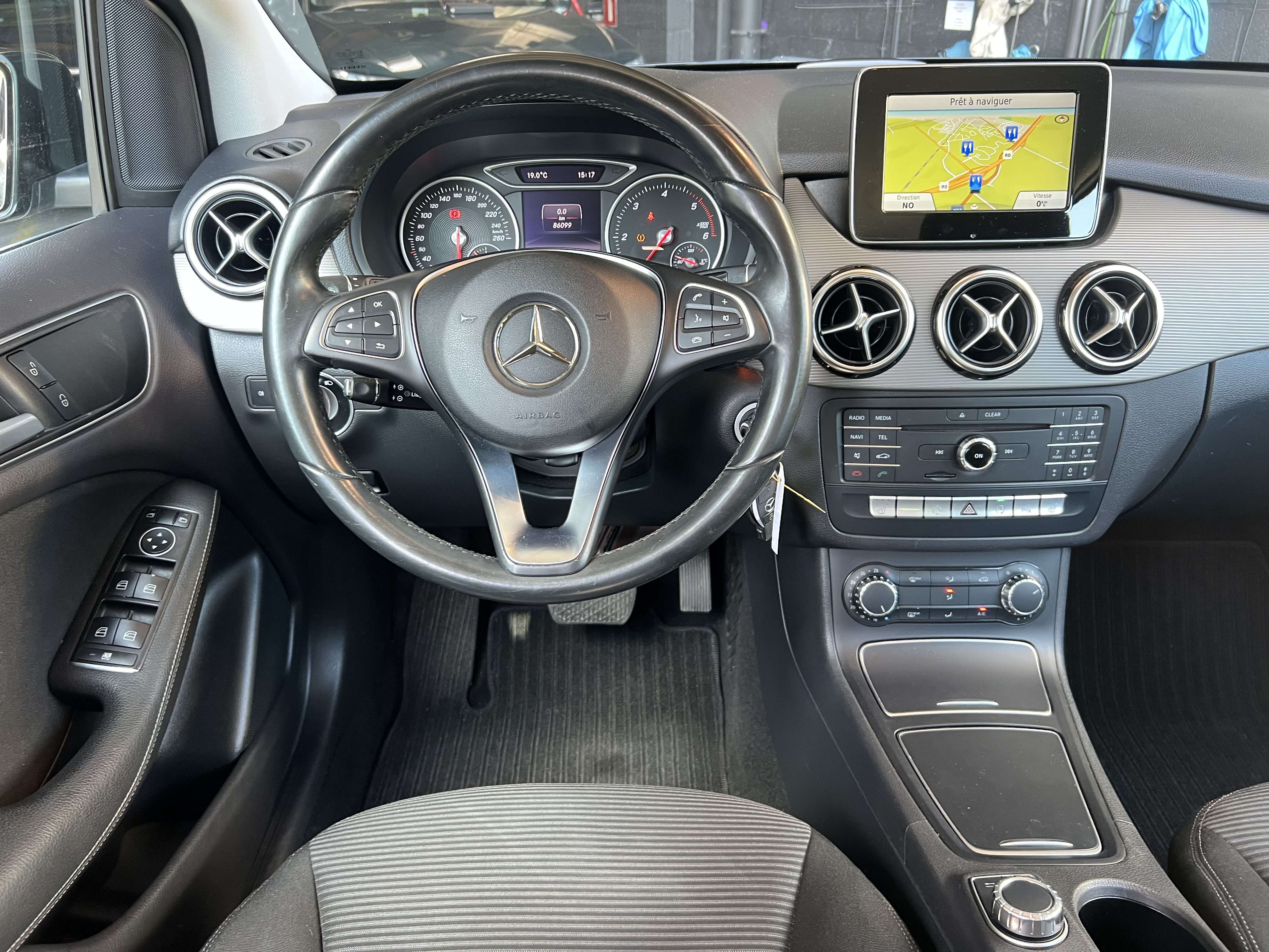 Mercedes-Benz B 180 d + CAR-PASS + NAVI + BOITE AUTOMAAT