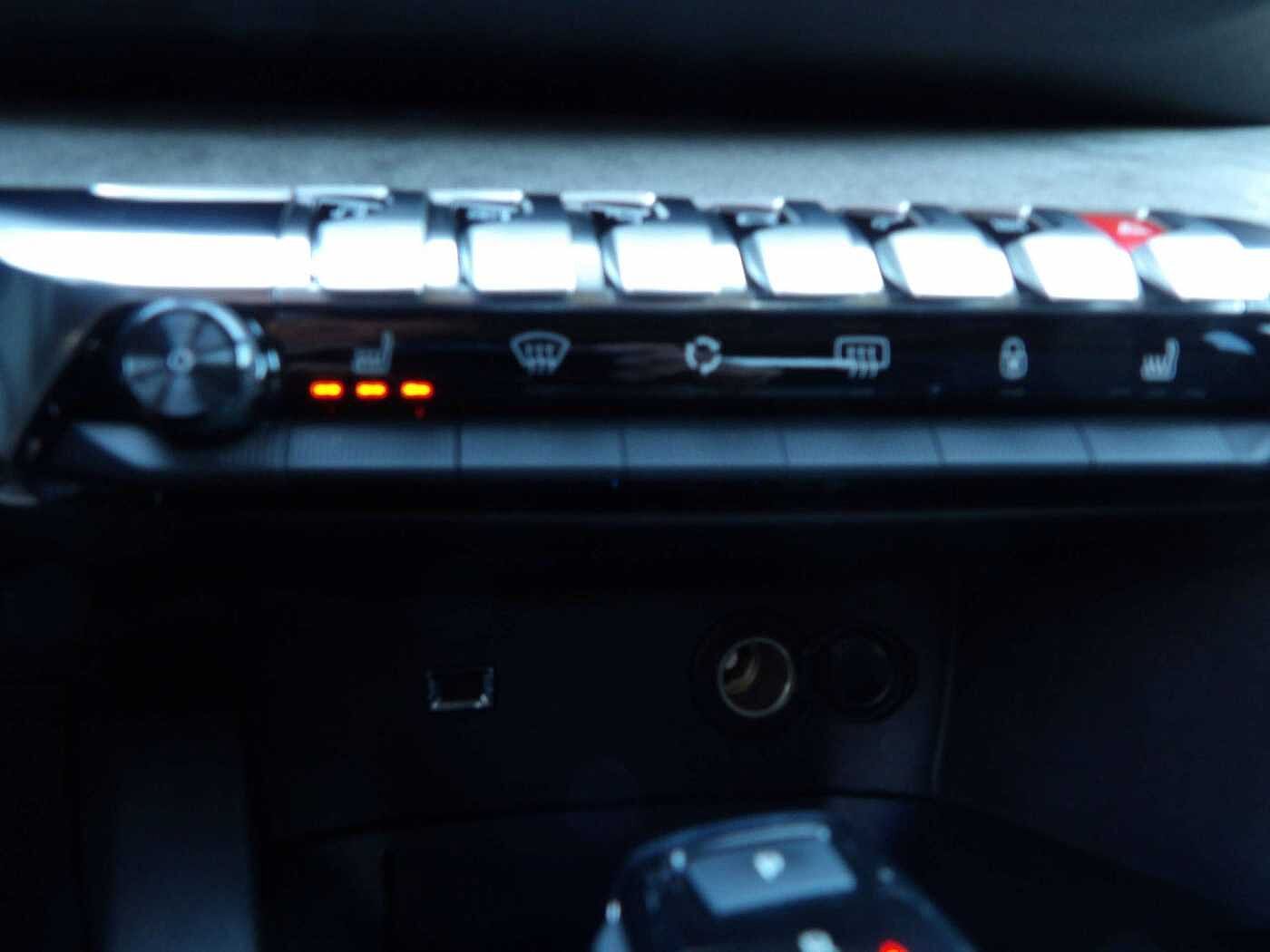 Peugeot 3008 3008 1.2 PureTech GT (EU6.4)