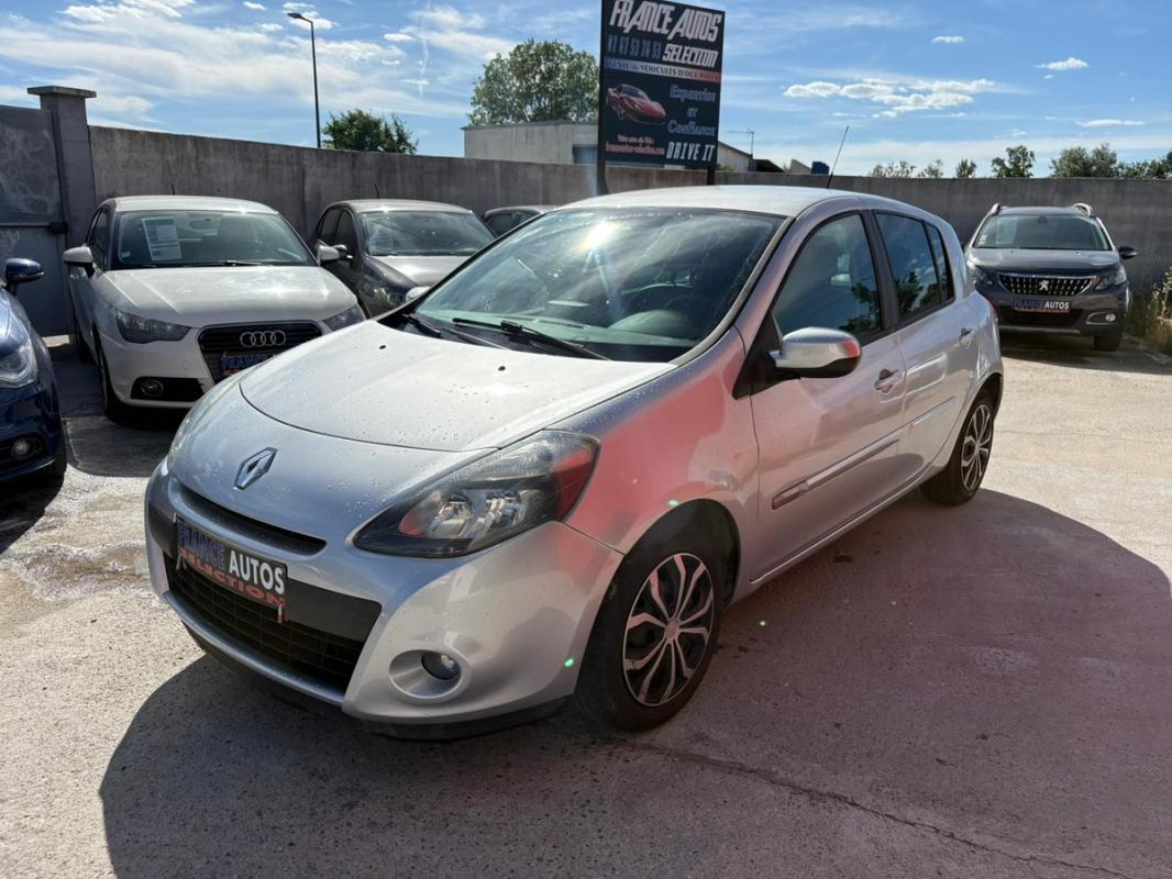 Renault Clio III TOMTOM 1.5 DCI 90 CH DE 2012 - ENTIÈREMENT RÉVISÉE ET GARANTIE 12 MOIS EUROPE