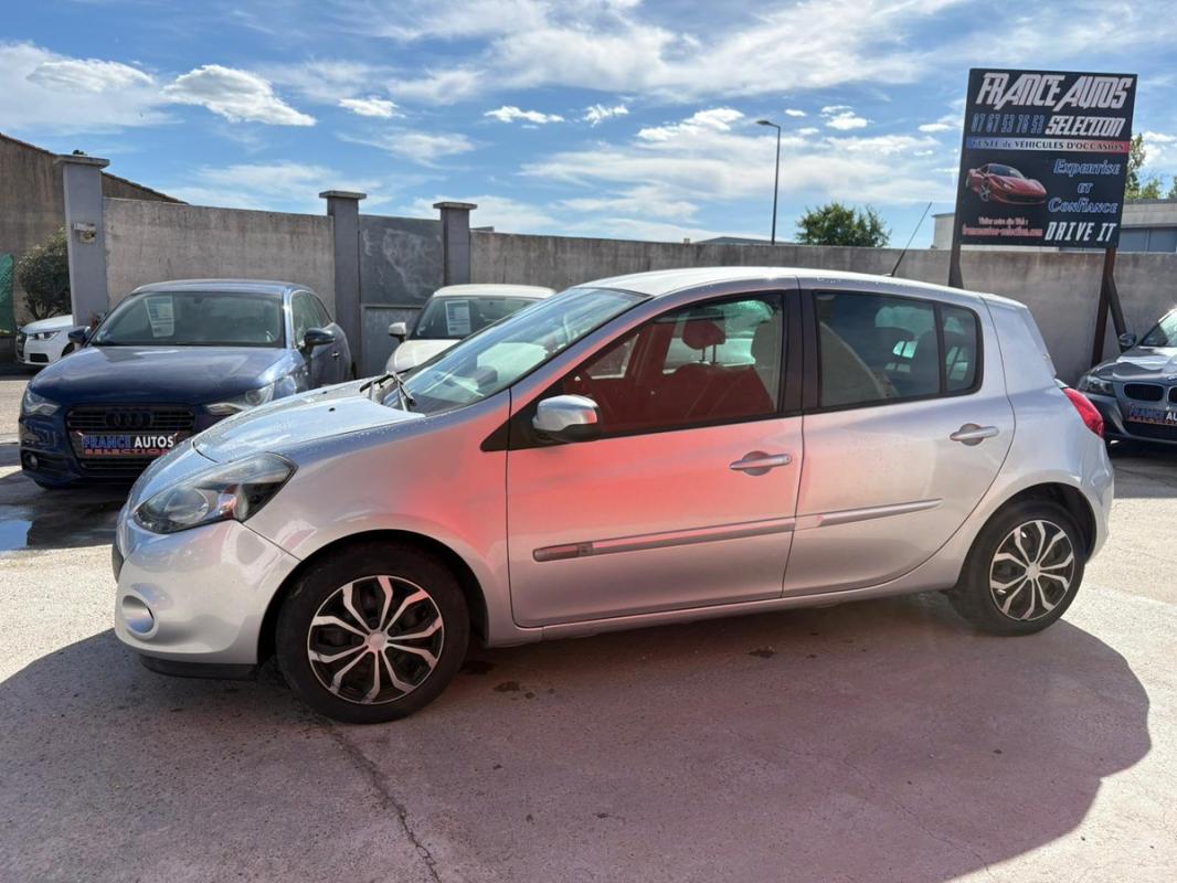 Renault Clio III TOMTOM 1.5 DCI 90 CH DE 2012 - ENTIÈREMENT RÉVISÉE ET GARANTIE 12 MOIS EUROPE