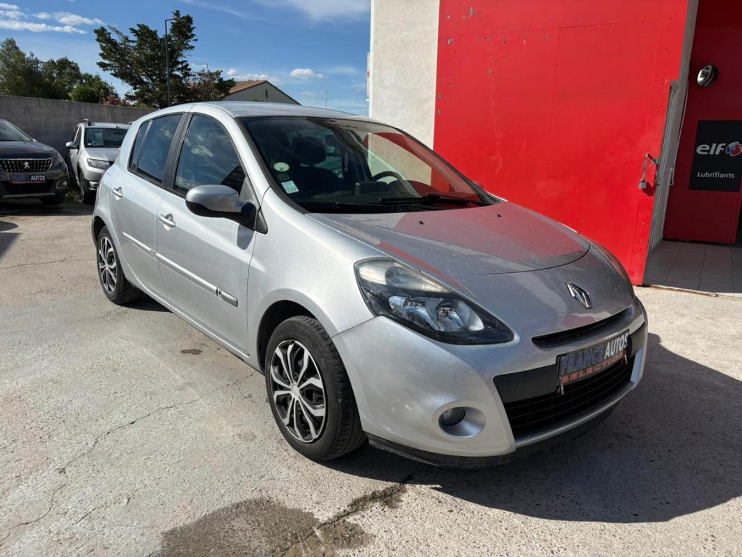Renault Clio III TOMTOM 1.5 DCI 90 CH DE 2012 - ENTIÈREMENT RÉVISÉE ET GARANTIE 12 MOIS EUROPE