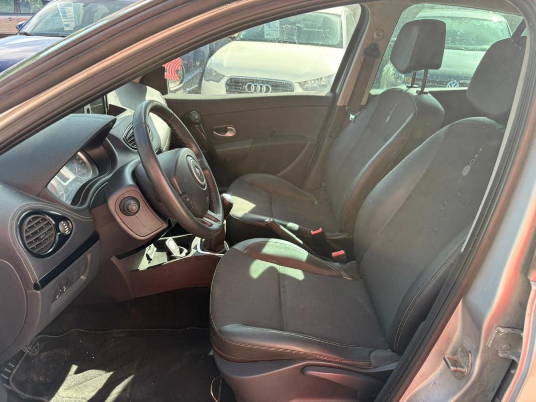 Renault Clio III TOMTOM 1.5 DCI 90 CH DE 2012 - ENTIÈREMENT RÉVISÉE ET GARANTIE 12 MOIS EUROPE
