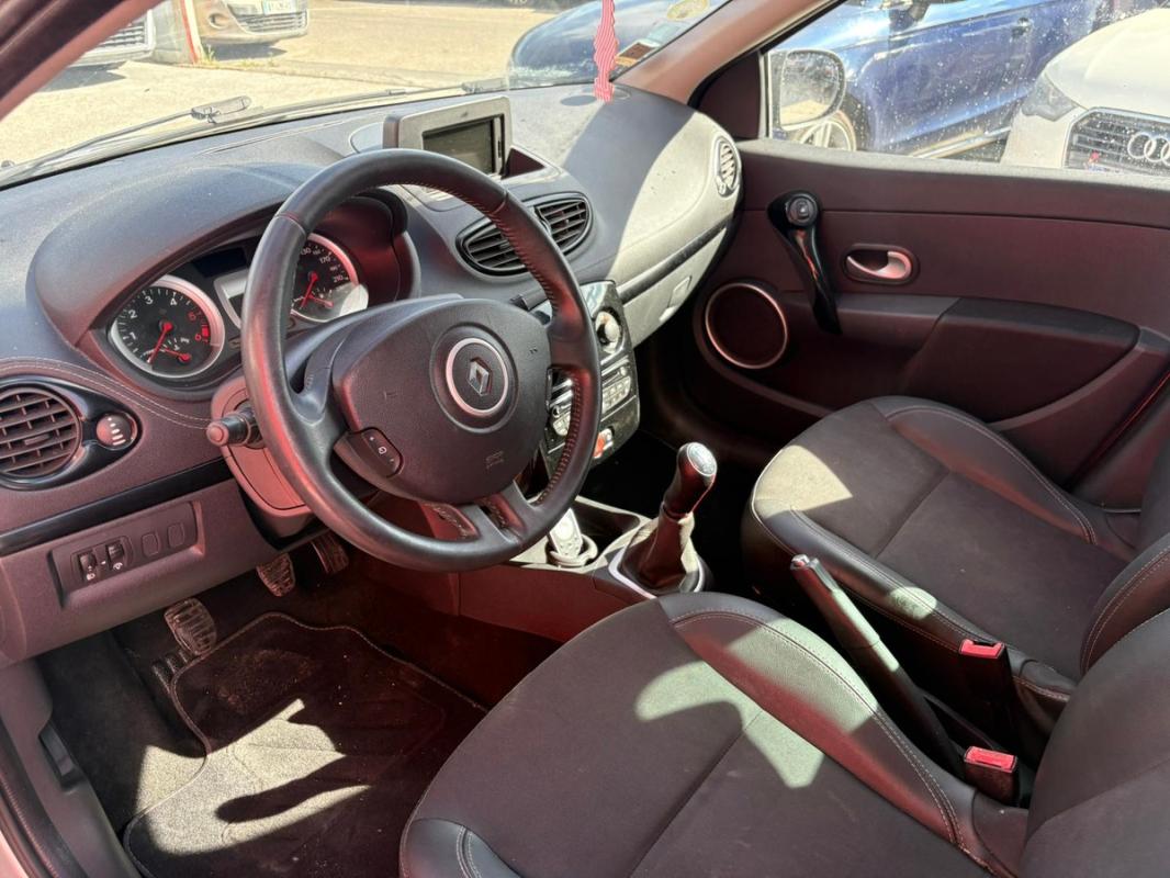 Renault Clio III TOMTOM 1.5 DCI 90 CH DE 2012 - ENTIÈREMENT RÉVISÉE ET GARANTIE 12 MOIS EUROPE