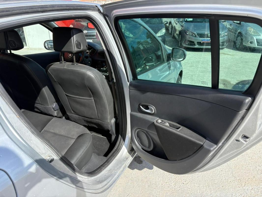 Renault Clio III TOMTOM 1.5 DCI 90 CH DE 2012 - ENTIÈREMENT RÉVISÉE ET GARANTIE 12 MOIS EUROPE