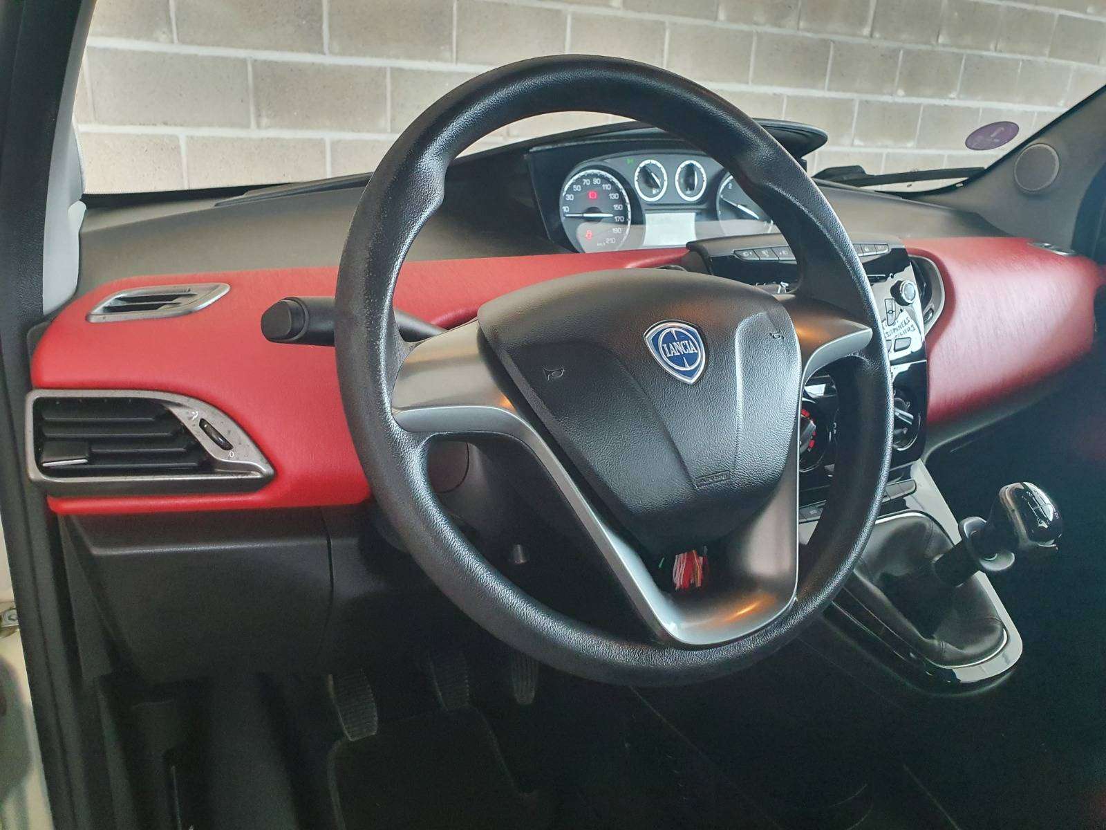 Lancia Ypsilon 🟢0.9 ESSENCE 84CV