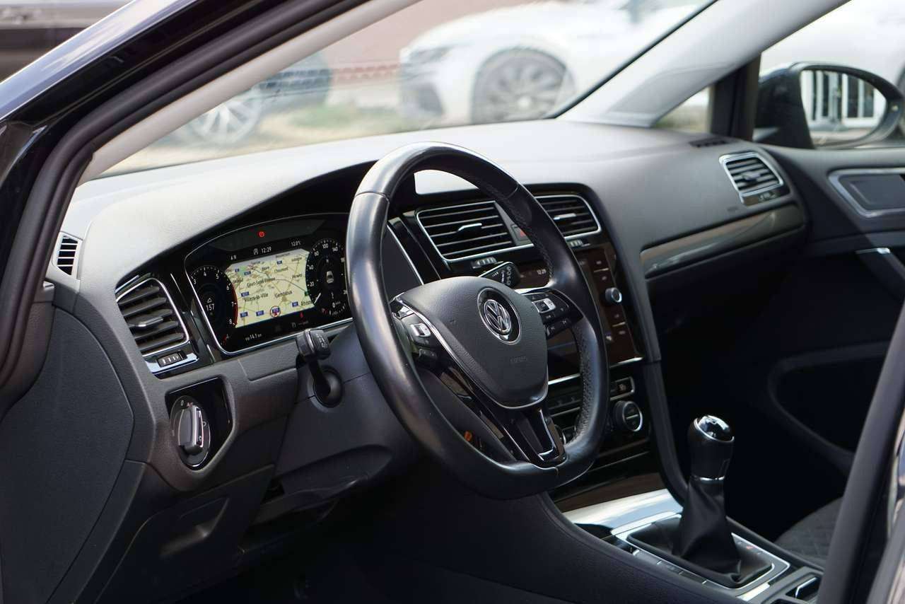 Volkswagen Golf 1.0 TSI R-LINE COCKPIT NAVI DISTRONIC CAM PDC 6d-T