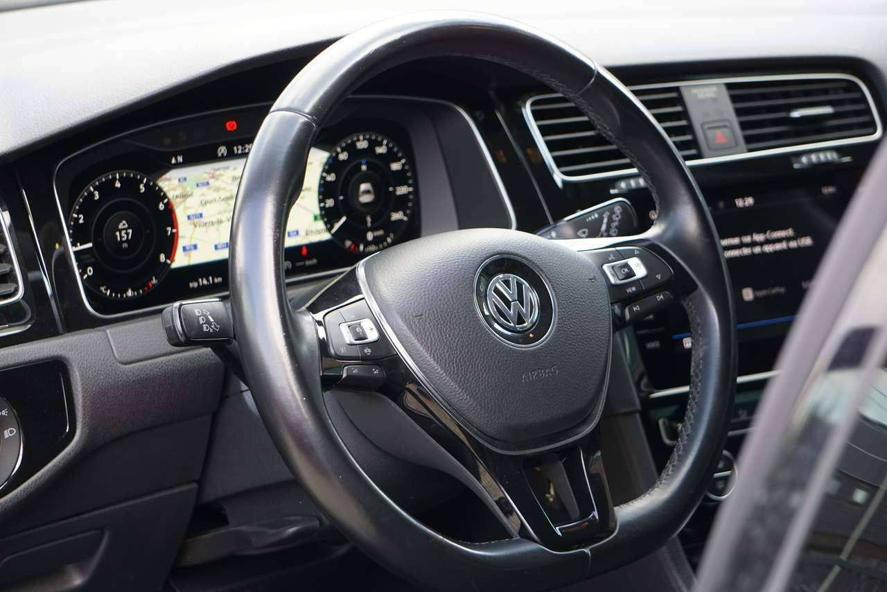 Volkswagen Golf 1.0 TSI R-LINE COCKPIT NAVI DISTRONIC CAM PDC 6d-T