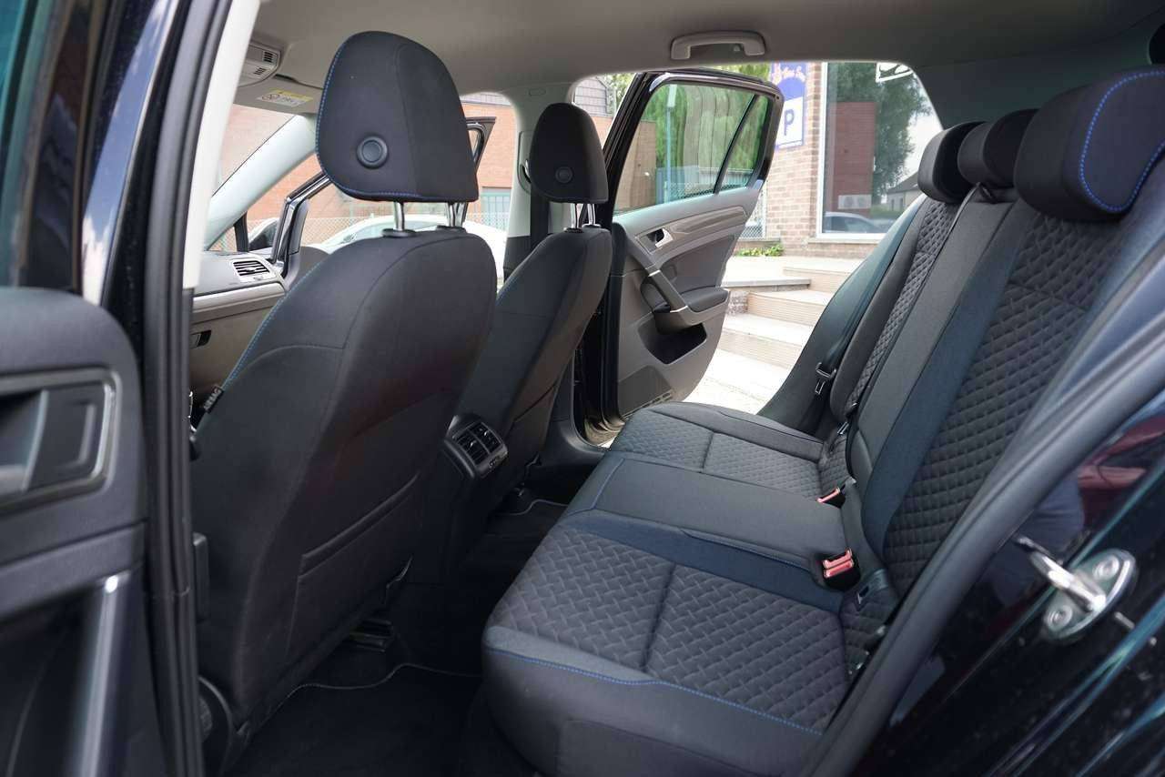 Volkswagen Golf 1.0 TSI R-LINE COCKPIT NAVI DISTRONIC CAM PDC 6d-T