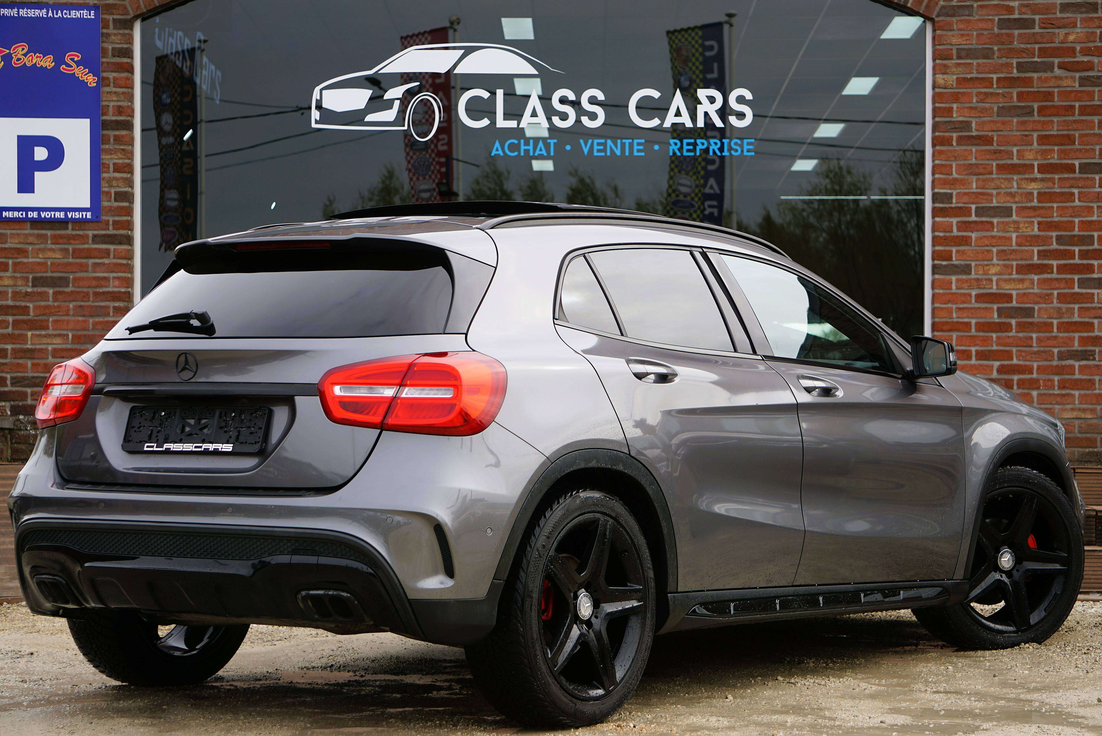 Mercedes-Benz GLA 180 ESSENCE PACK AMG 6B BOITE-AUTO 1er MAIN TOIT-PANO