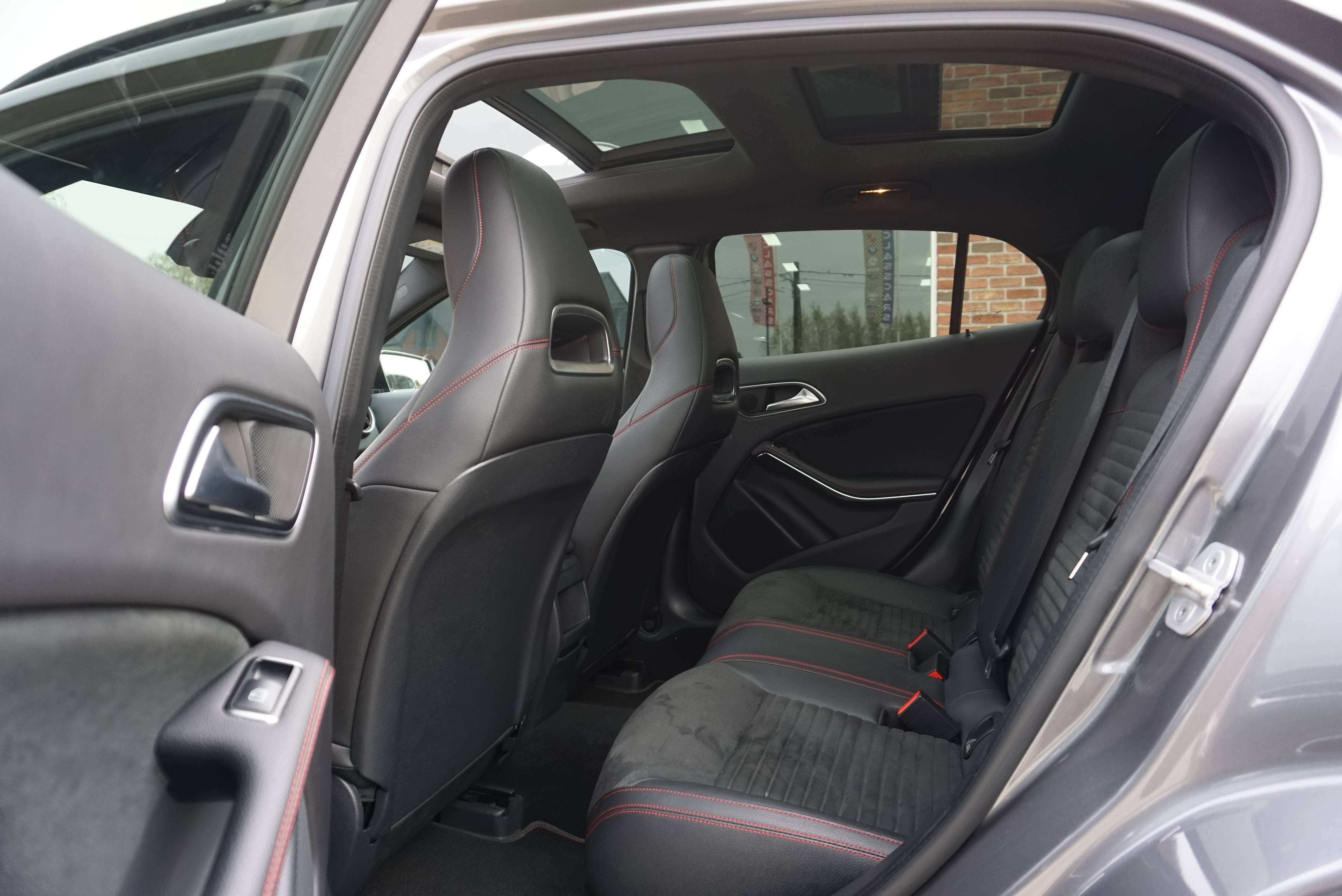 Mercedes-Benz GLA 180 ESSENCE PACK AMG 6B BOITE-AUTO 1er MAIN TOIT-PANO