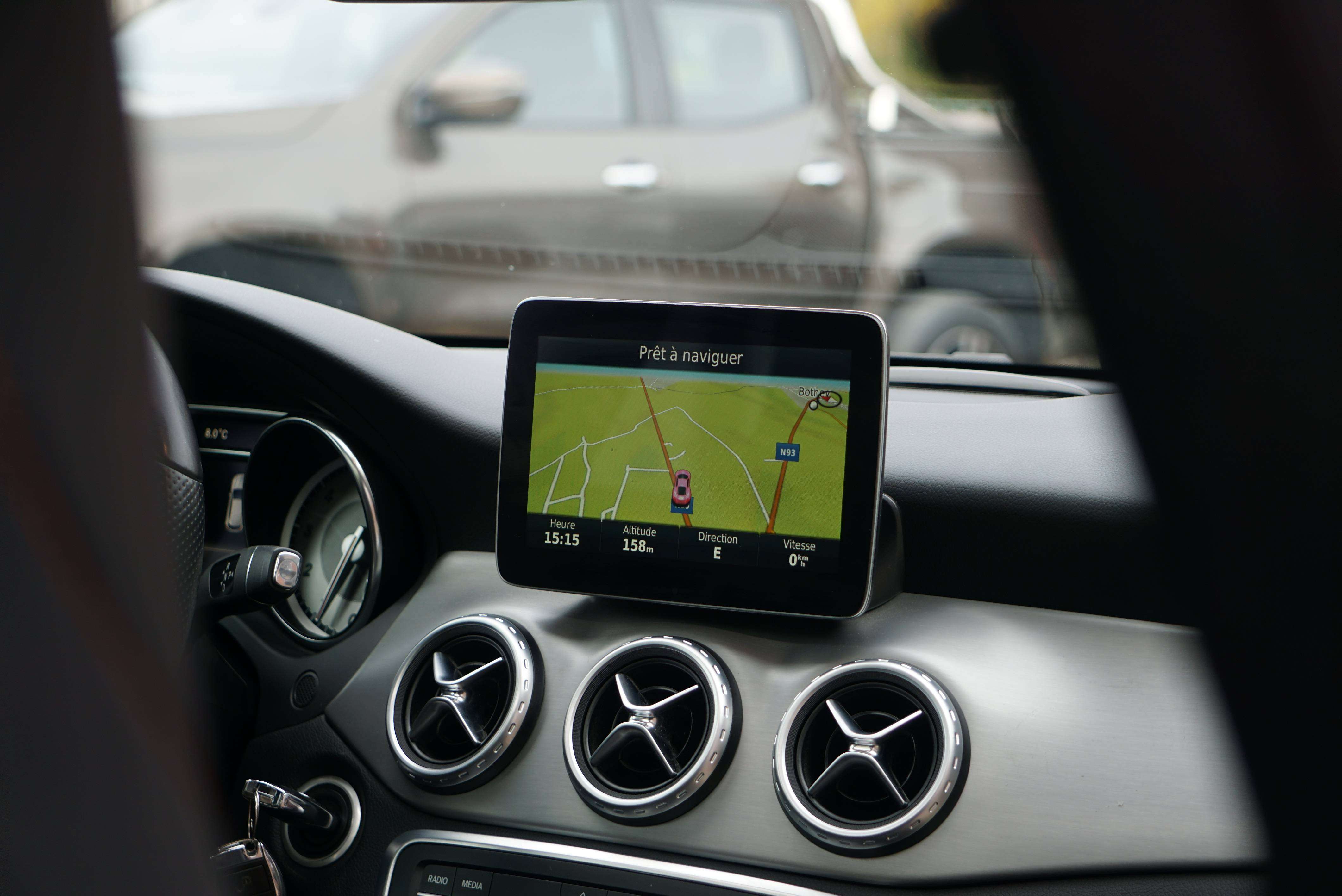 Mercedes-Benz GLA 180 ESSENCE PACK AMG 6B BOITE-AUTO 1er MAIN TOIT-PANO
