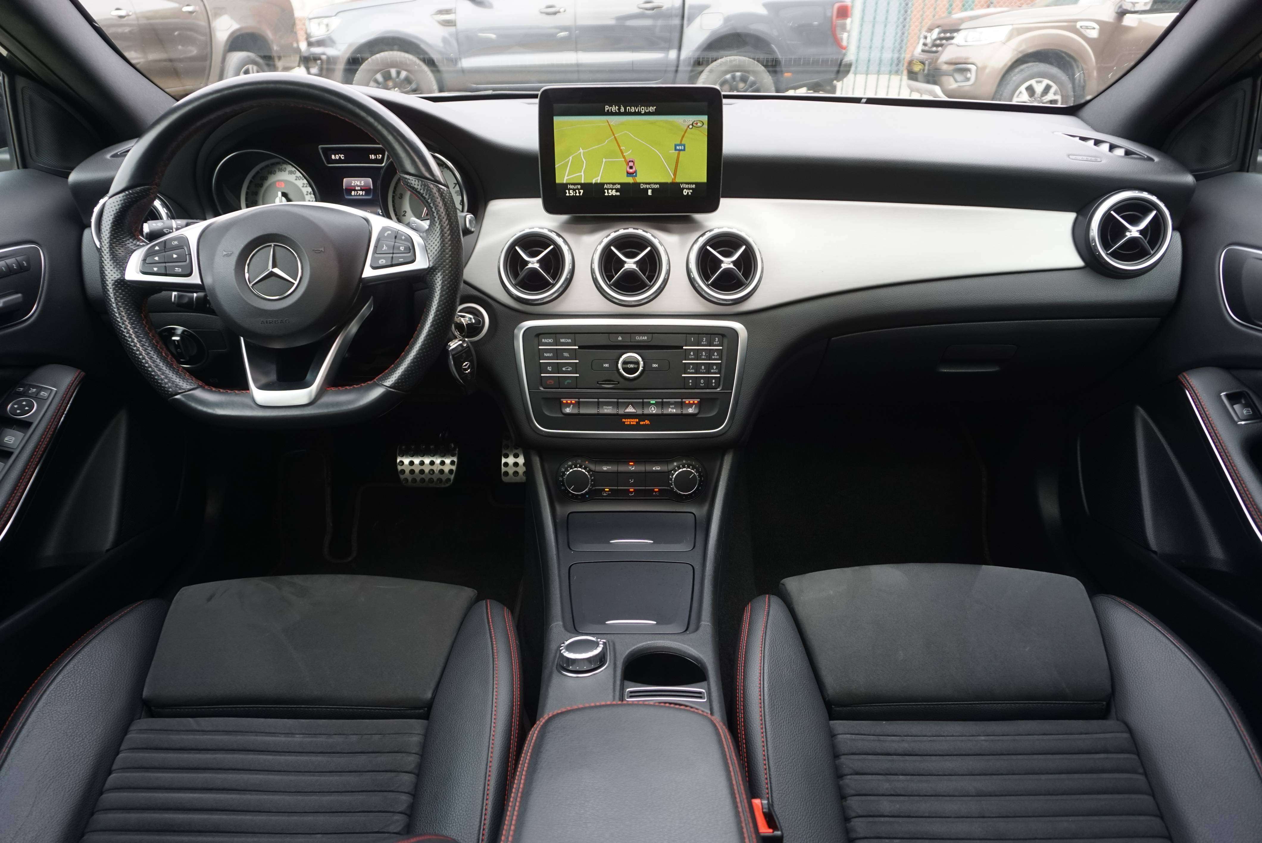 Mercedes-Benz GLA 180 ESSENCE PACK AMG 6B BOITE-AUTO 1er MAIN TOIT-PANO